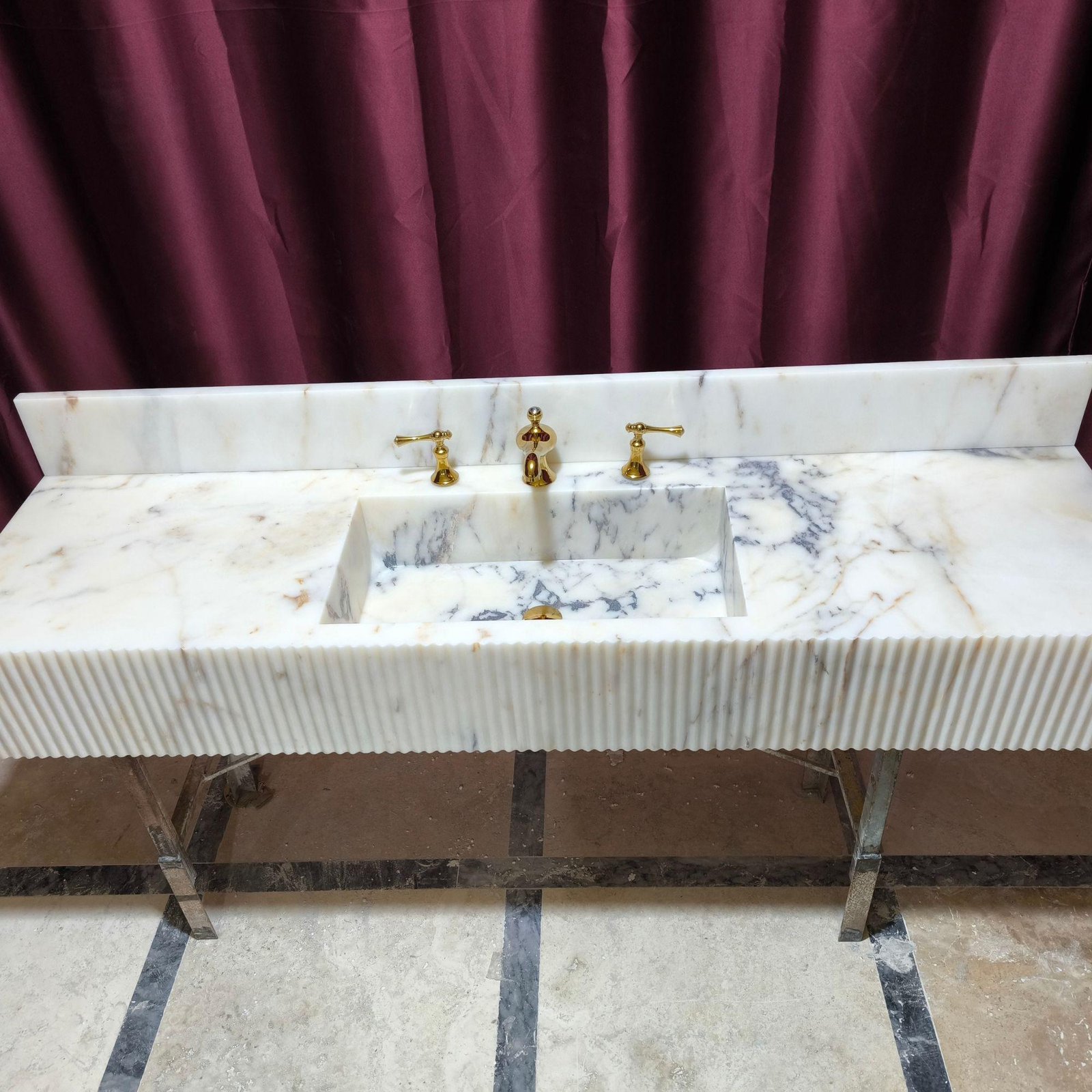 Calacatta Gold Mermer Lavabo – Duvar Montajlı, Geniş Ölçekli Lüks Vanity (70") - Görsel 7
