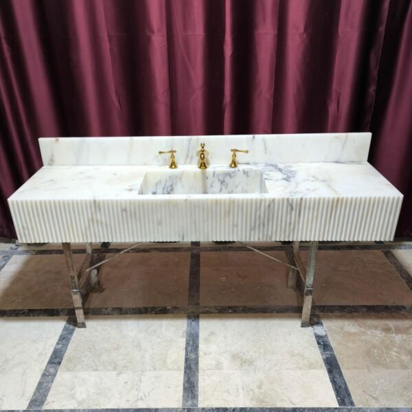 Calacatta Gold Mermer Lavabo – Büyük Boy Duvar Montajlı Vanity ve Sırtlıklı Tasarım (70")