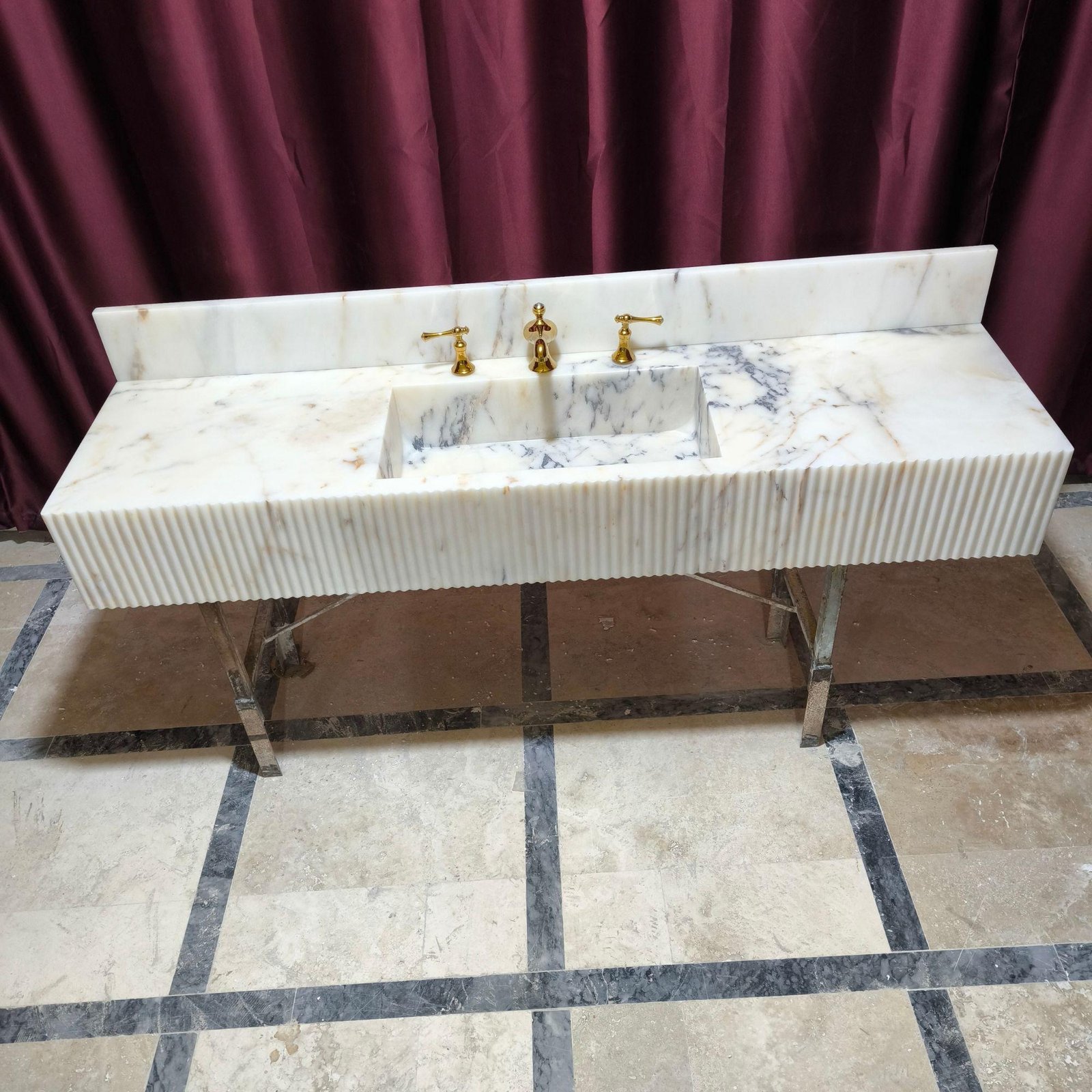 Calacatta Gold Mermer Lavabo – Duvar Montajlı, Geniş Ölçekli Lüks Vanity (70") - Görsel 8