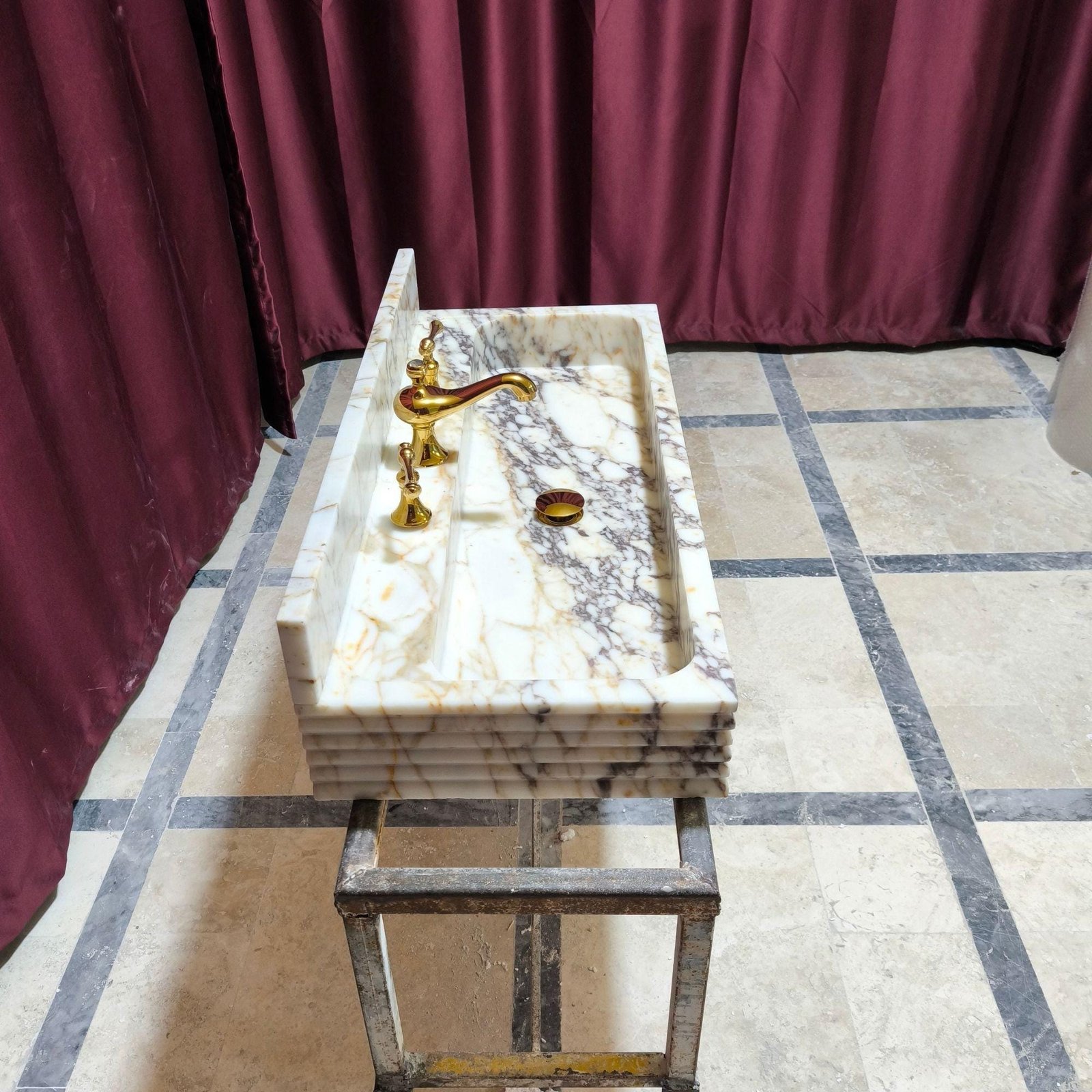 Calacatta Viola Mermer Lavabo – Duvara Monte (Floating) Sırt Panelli Lüks Banyo Lavabosu 16x36 - Görsel 8