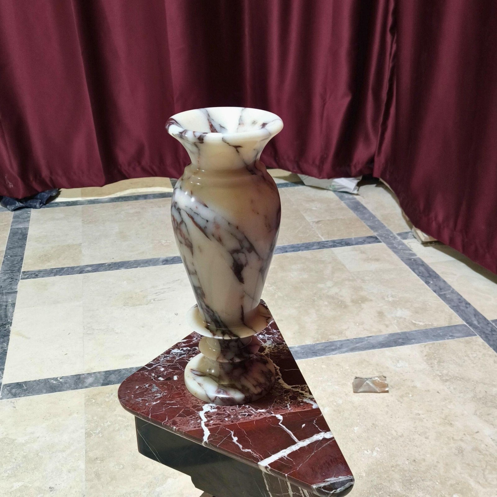 Calacatta Viola Mermer Vazo – Silindirik Formda Lüks Doğal Taş Çiçeklik (35 cm) - Görsel 6