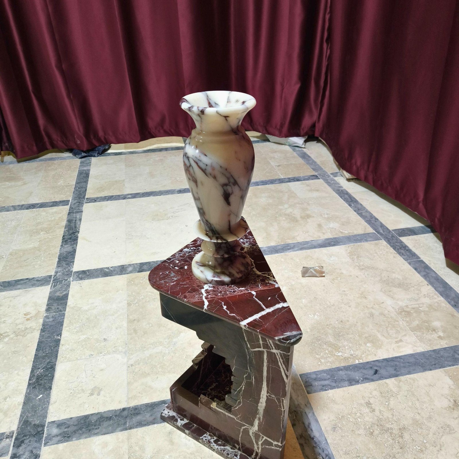 Calacatta Viola Mermer Vazo – Silindirik Formda Lüks Doğal Taş Çiçeklik (35 cm) - Görsel 7