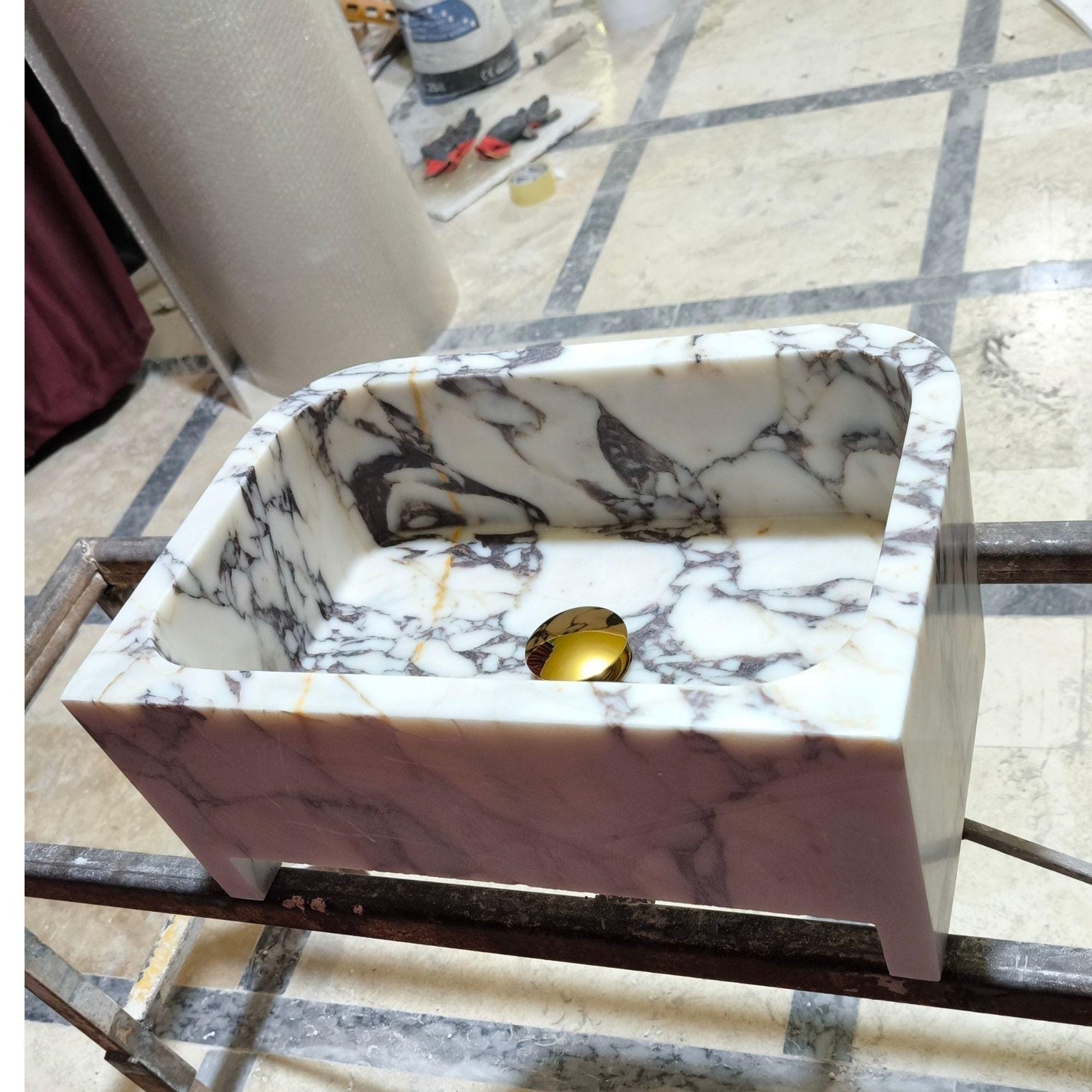 Calacatta Viola Mermer Lavabo – Parlak (Polished) Dikdörtgen Duvar Tipi Lüks Banyo Lavabosu (24") - Görsel 9