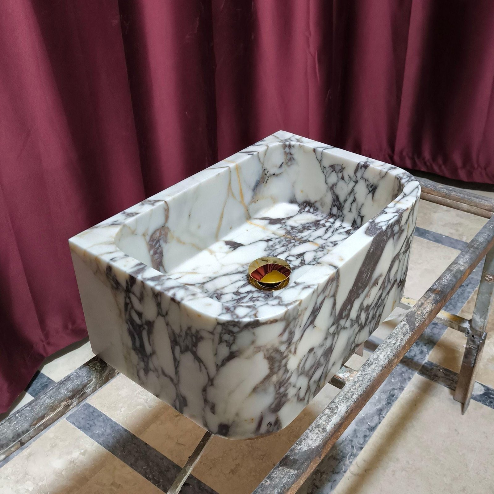 Calacatta Viola Mermer Lavabo – Parlak (Polished) Dikdörtgen Duvar Tipi Lüks Banyo Lavabosu (24") - Görsel 2