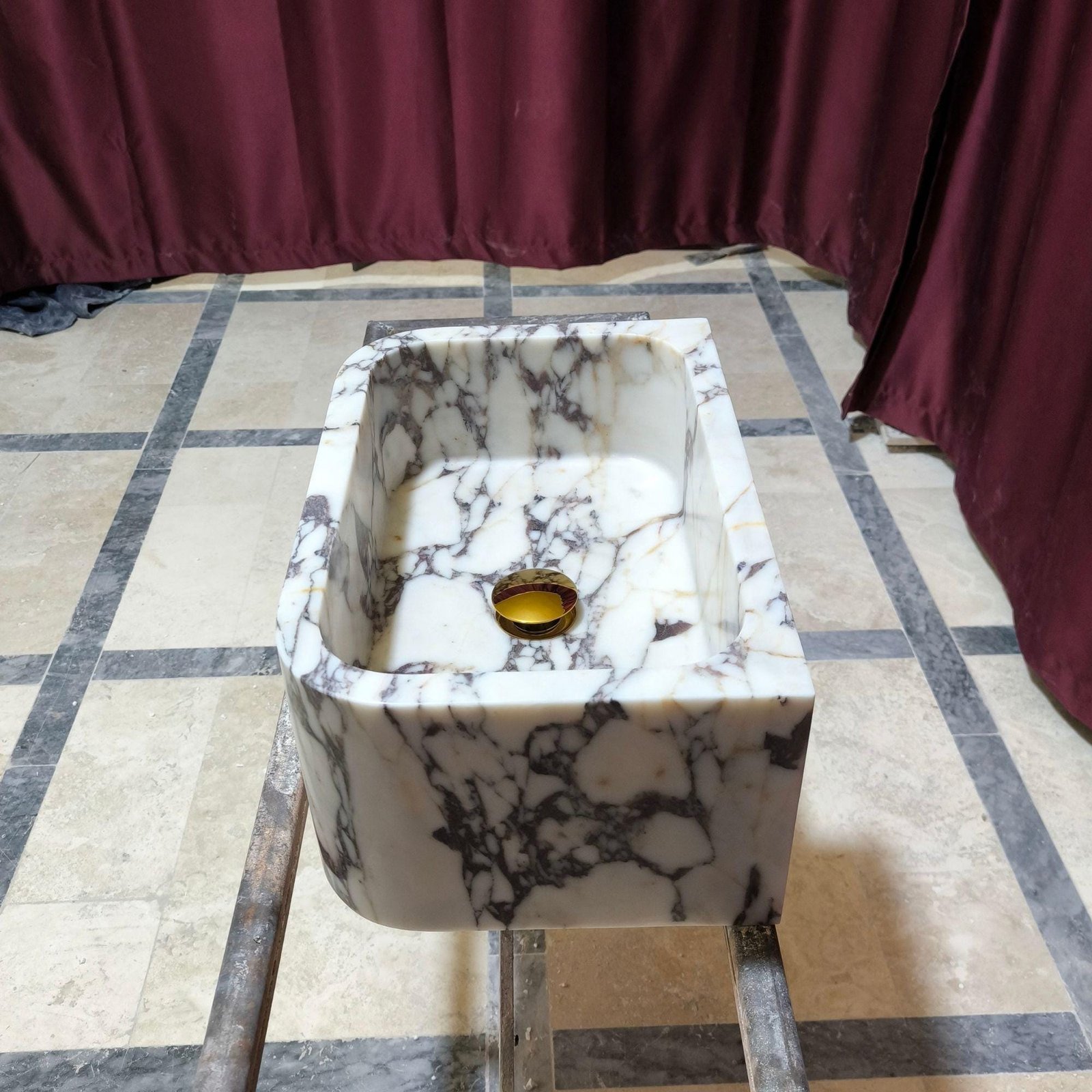 Calacatta Viola Mermer Lavabo – Parlak (Polished) Dikdörtgen Duvar Tipi Lüks Banyo Lavabosu (24") - Görsel 7