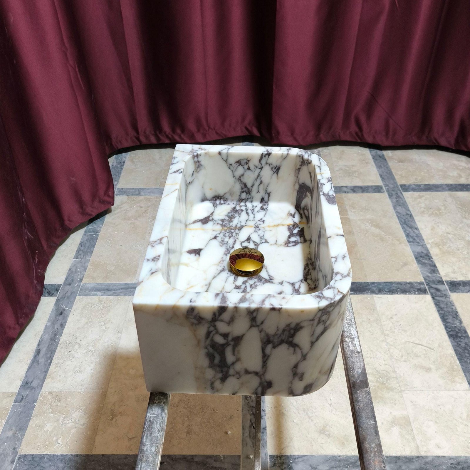 Calacatta Viola Mermer Lavabo – Parlak (Polished) Dikdörtgen Duvar Tipi Lüks Banyo Lavabosu (24") - Görsel 8
