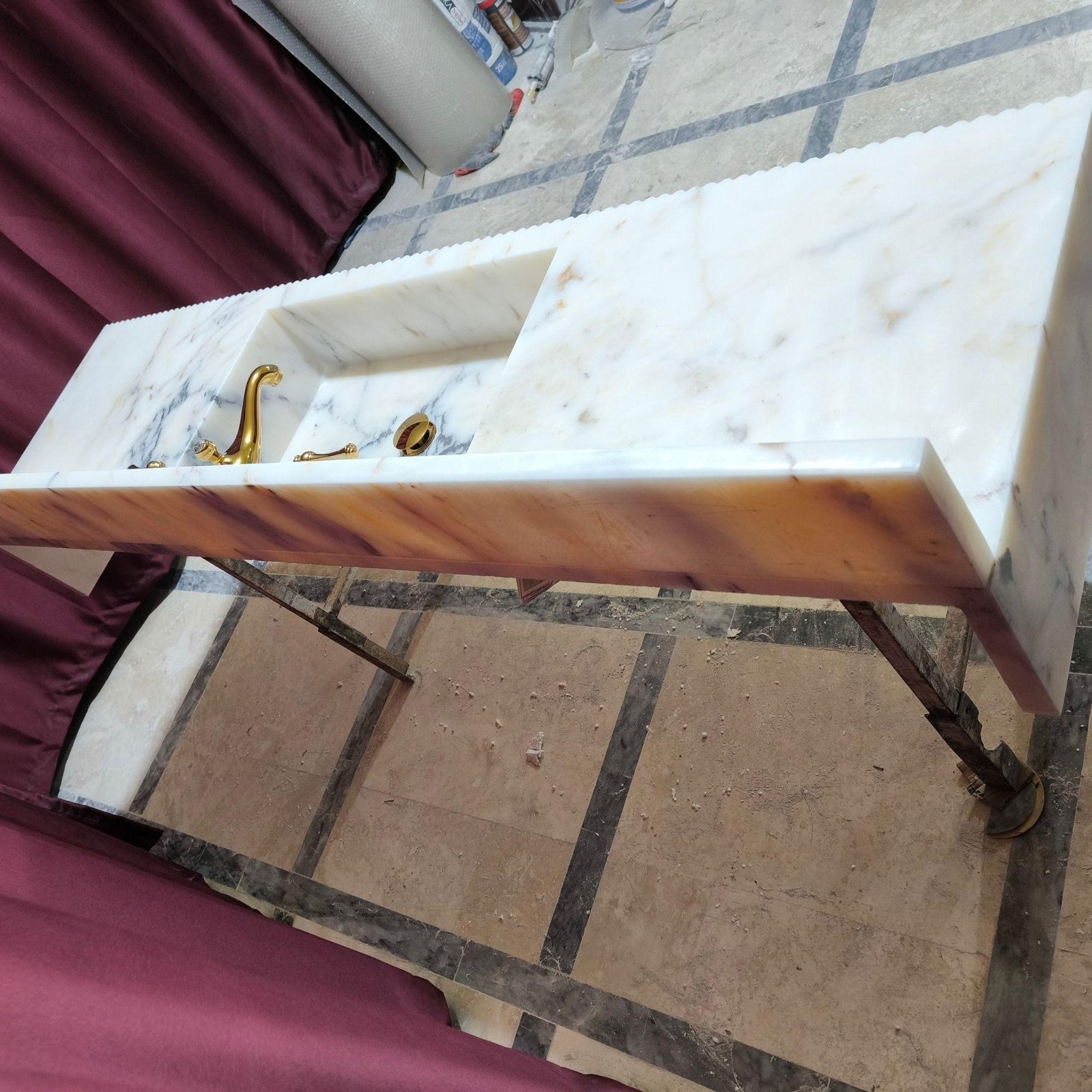 Calacatta Gold Mermer Lavabo – Duvar Montajlı, Geniş Ölçekli Lüks Vanity (70") - Görsel 9
