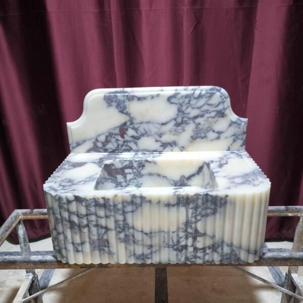 Calacatta Viola Mermer Lavabo – Kaburgalı Duvara Monte Banyo Lavabosu
