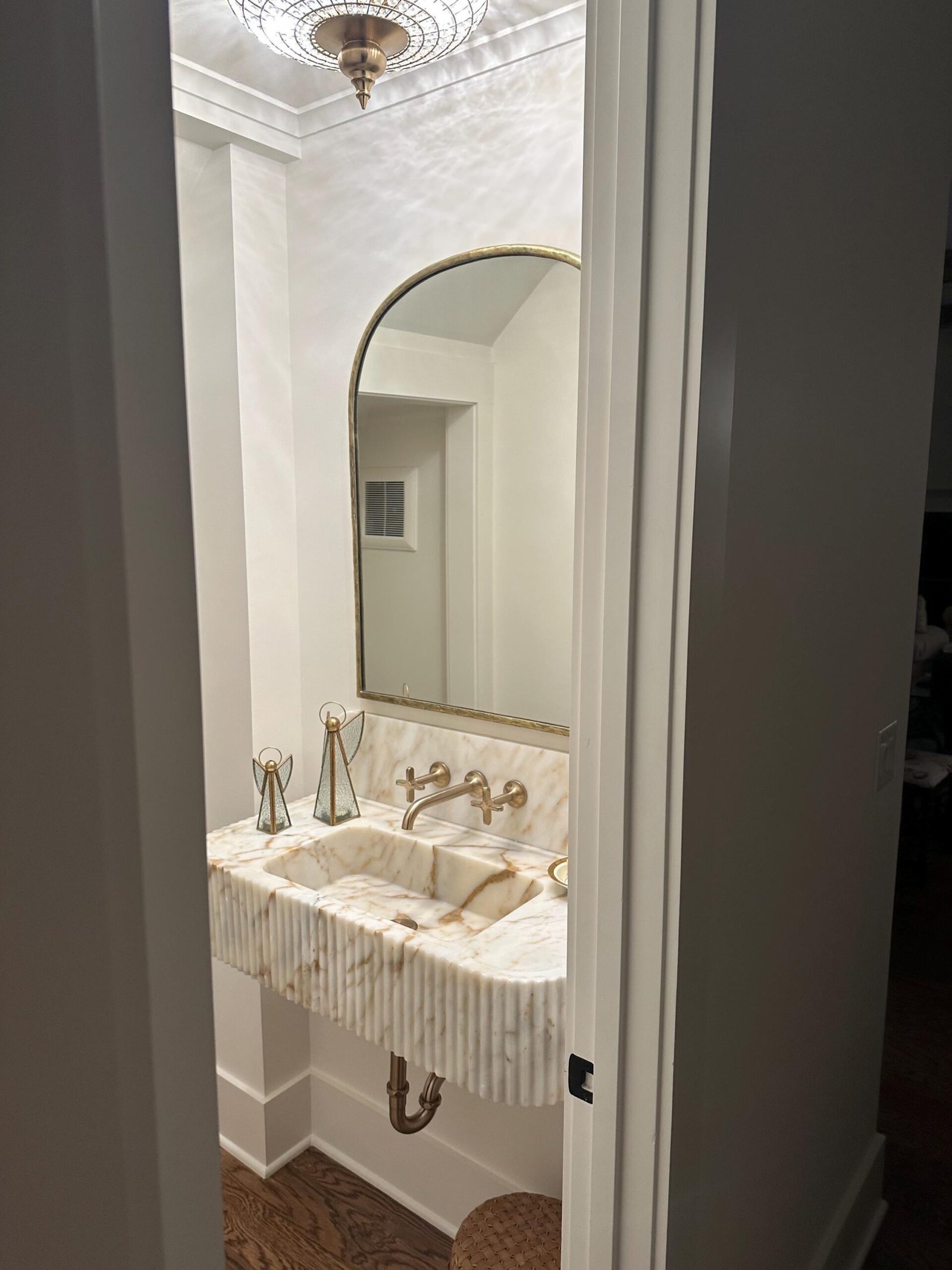 Calacatta Gold Mermer Lavabo – Sırtlıklı, Duvar Montajlı veya Tezgah Üstü Lüks Vanity (30") - Görsel 3