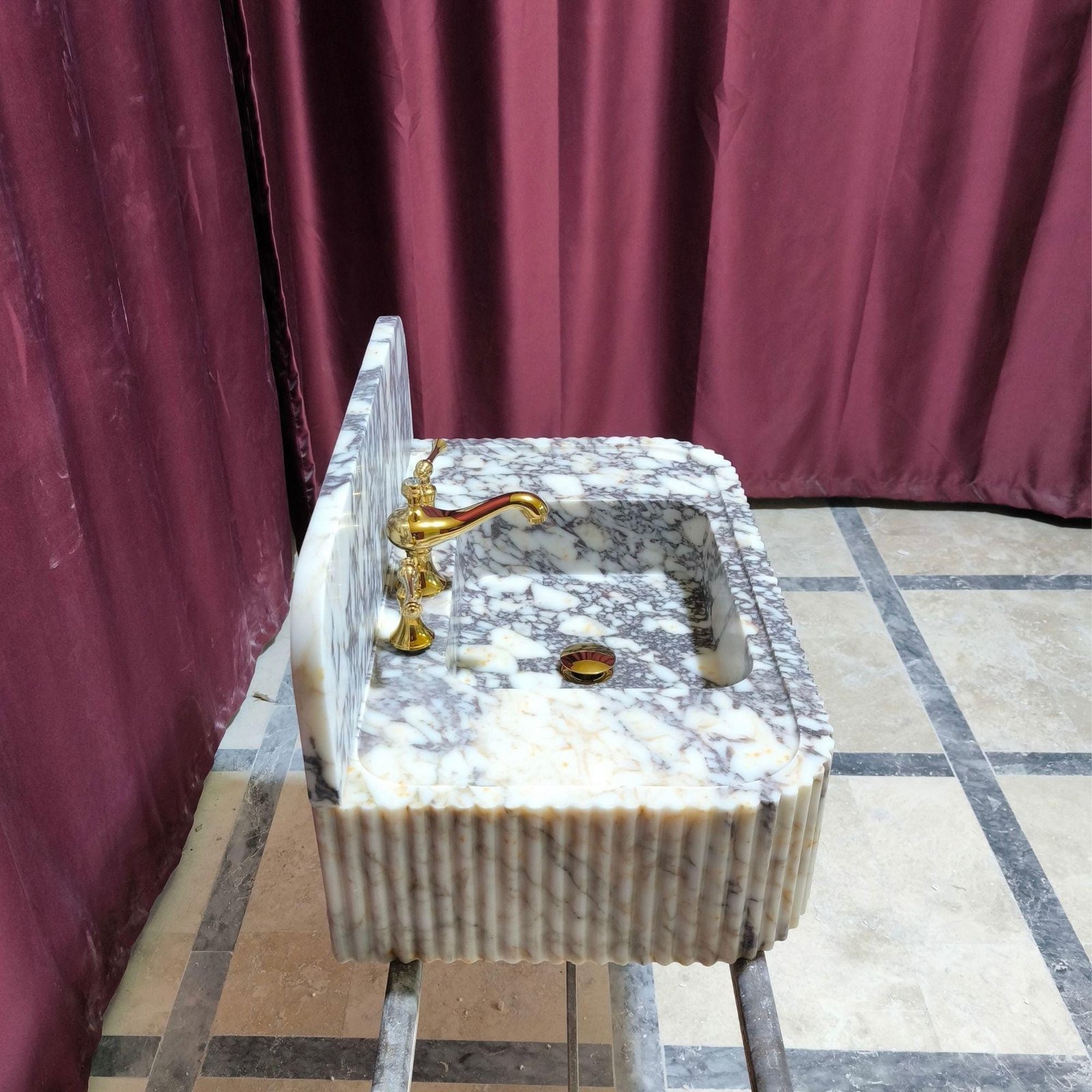 Calacatta Viola Mermer Lavabo – El Oyma Yivli Ön Yüzey, Yuvarlatılmış Köşe Tasarım - Görsel 5