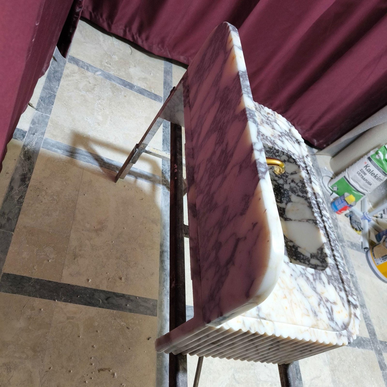 Calacatta Viola Mermer Lavabo – El Oyma Yivli Ön Yüzey, Yuvarlatılmış Köşe Tasarım - Görsel 8