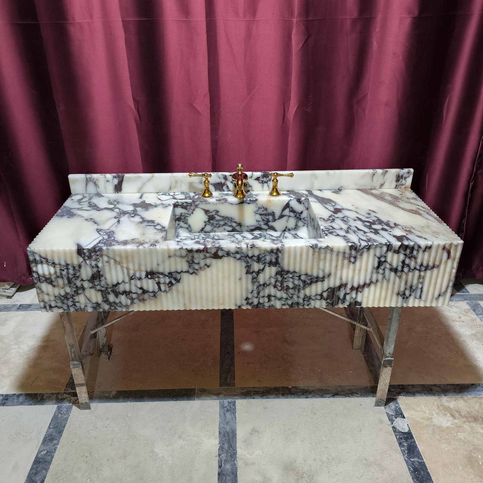 Calacatta Viola Mermer Lavabo – Oyma Yüzeyli (Grooved) Duvara Monte Lüks Vanity - Görsel 5
