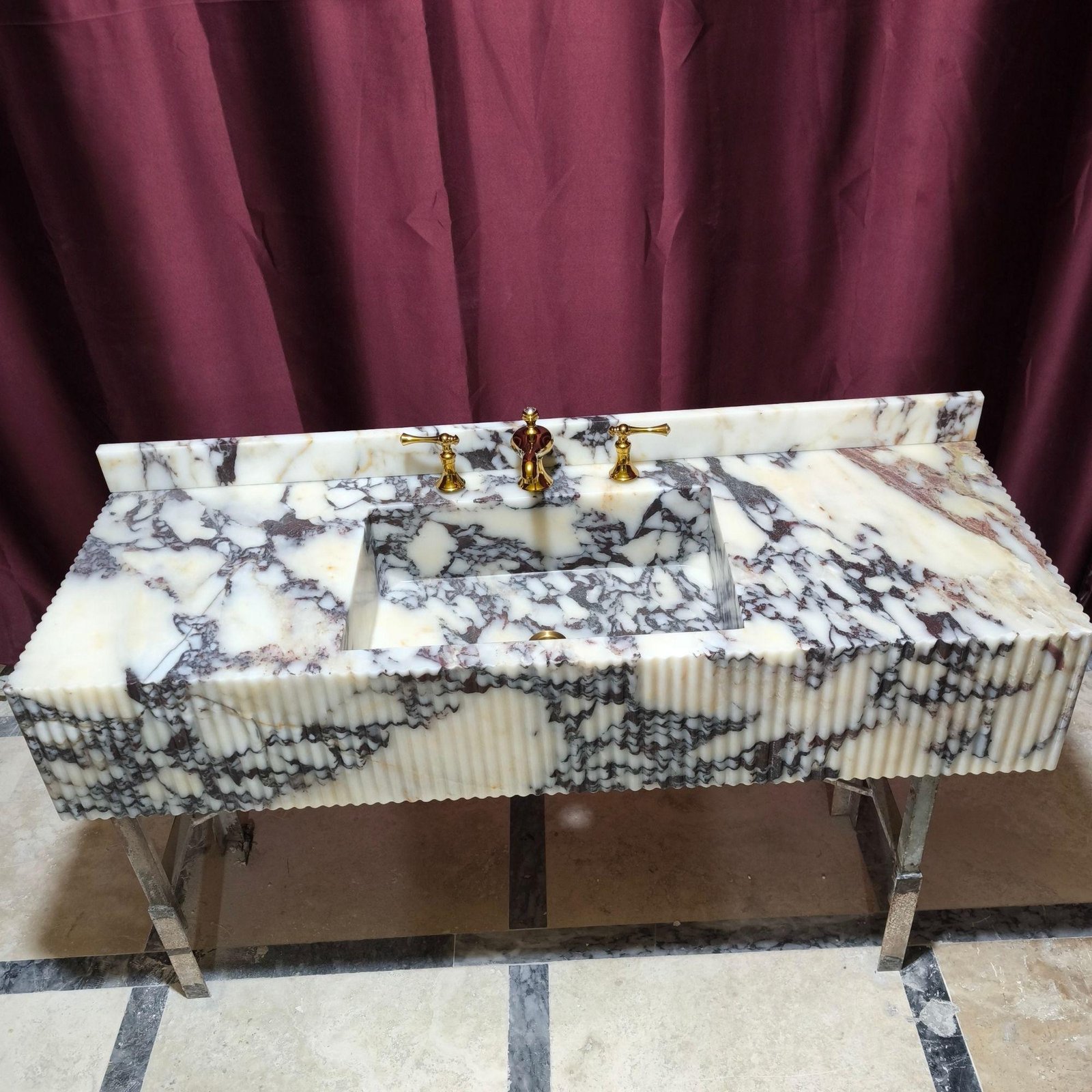 Calacatta Viola Mermer Lavabo – Oyma Yüzeyli (Grooved) Duvara Monte Lüks Vanity - Görsel 4