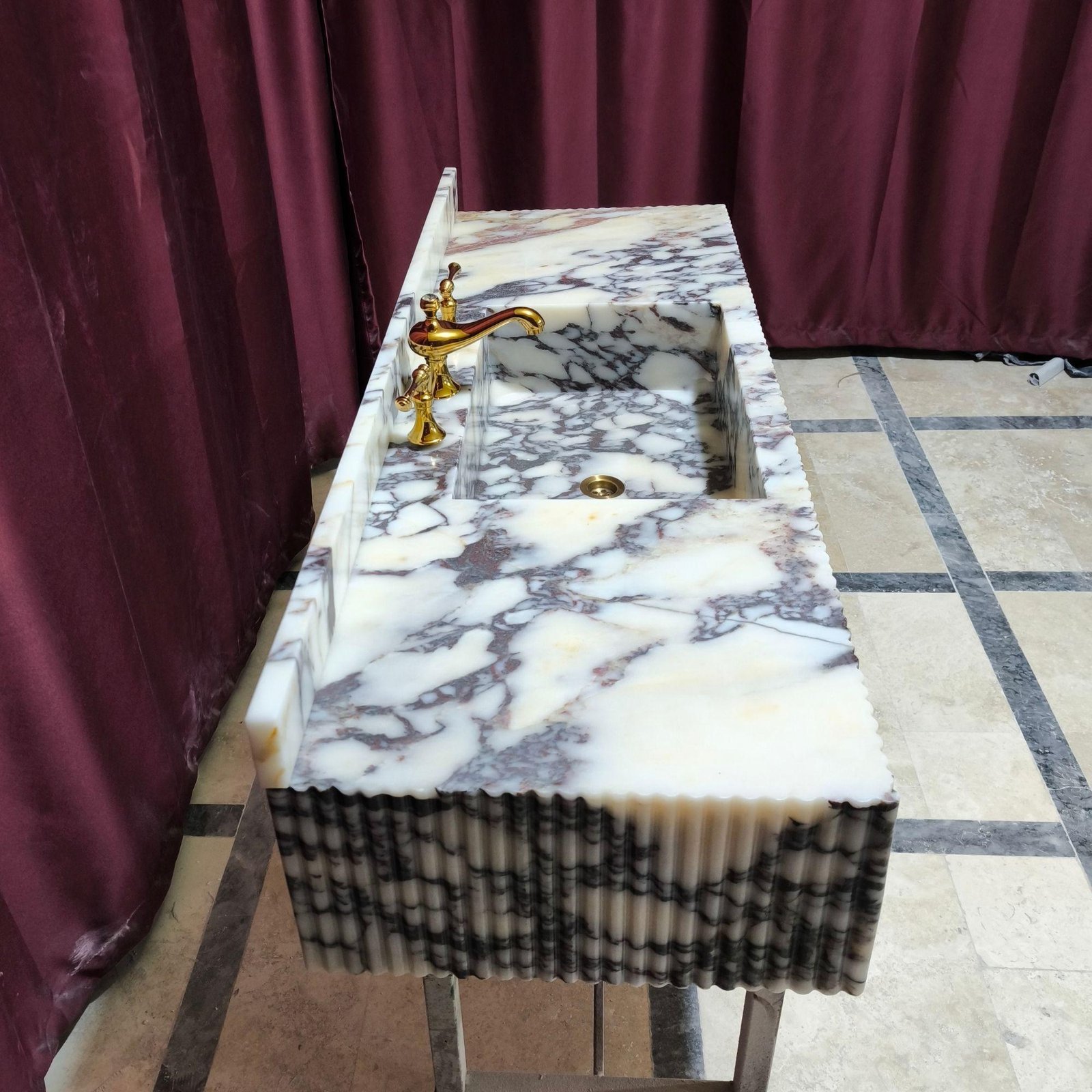 Calacatta Viola Mermer Lavabo – Oyma Yüzeyli (Grooved) Duvara Monte Lüks Vanity - Görsel 6