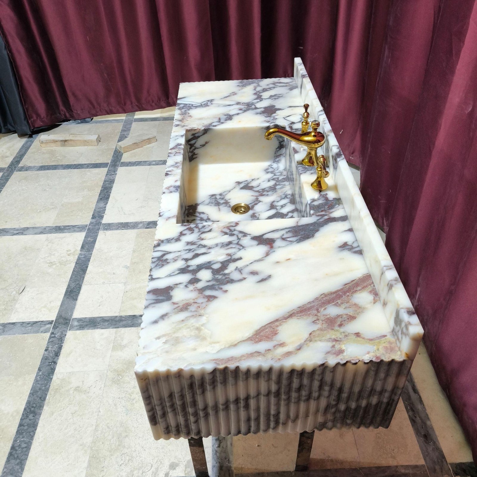 Calacatta Viola Mermer Lavabo – Oyma Yüzeyli (Grooved) Duvara Monte Lüks Vanity - Görsel 7