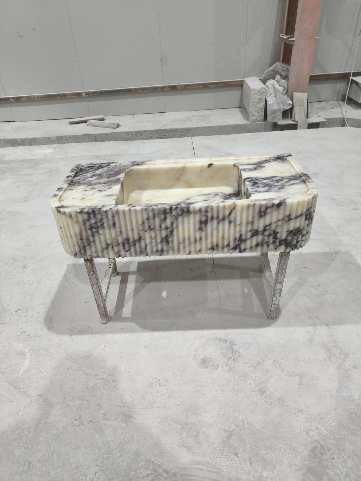Calacatta Viola Mermer Lavabo – Üç Tarafı Fluted Duvara Monte Lüks Basin - Görsel 7