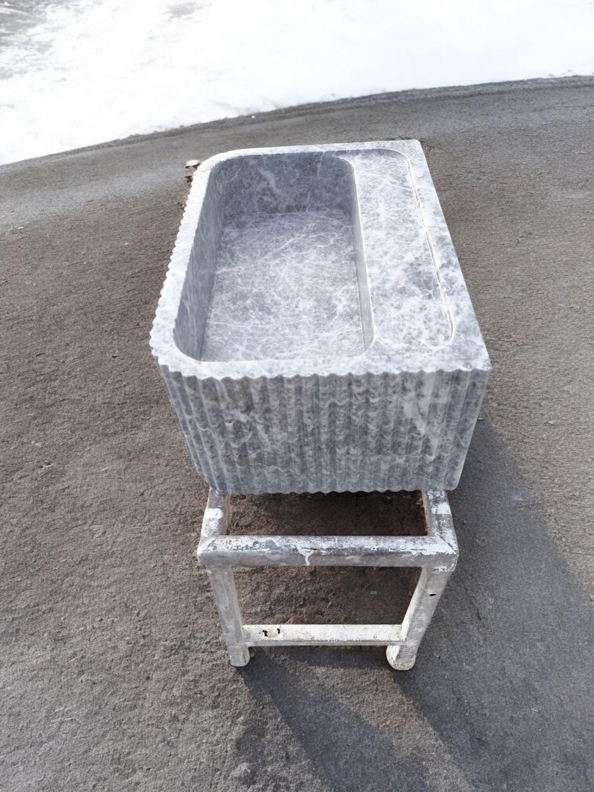 Tundra Grey Mermer Lavabo – Yivli (Fluted) Modern Doğal Taş Banyo Lavabosu - Görsel 2