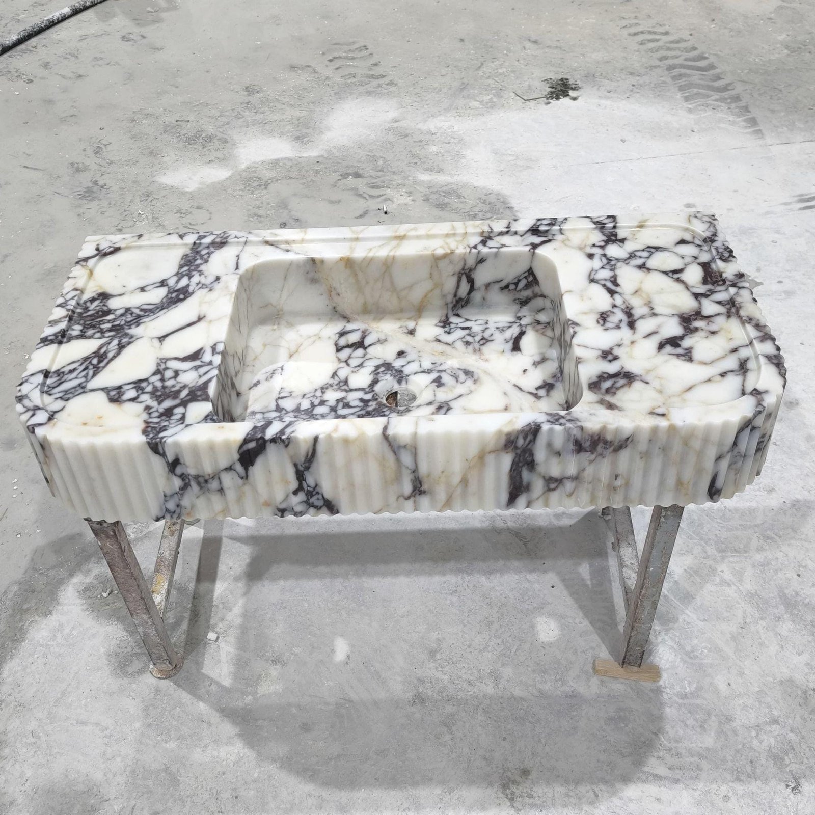 Calacatta Viola Mermer Lavabo – El Yapımı Lüks Banyo Tezgahı (38")
