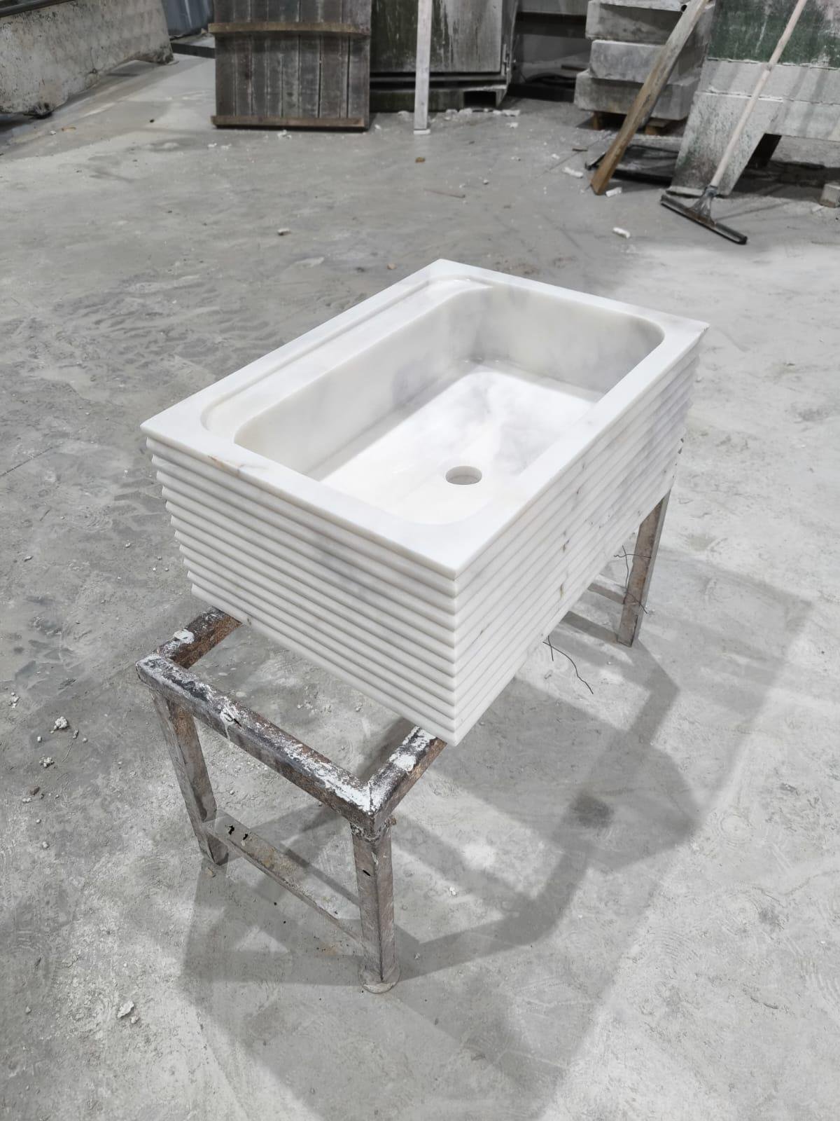 Beyaz Mermer Lavabo – Dikdörtgen Tezgah Üstü Parlak Taş Basin