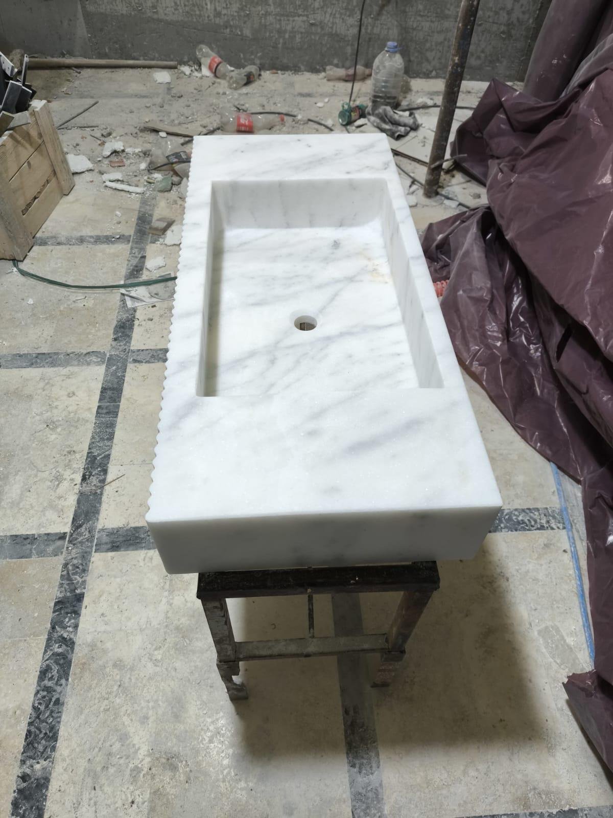 Beyaz Mermer Lavabo – Yivli Ön Panel Modern Lüks Vanity - Görsel 4