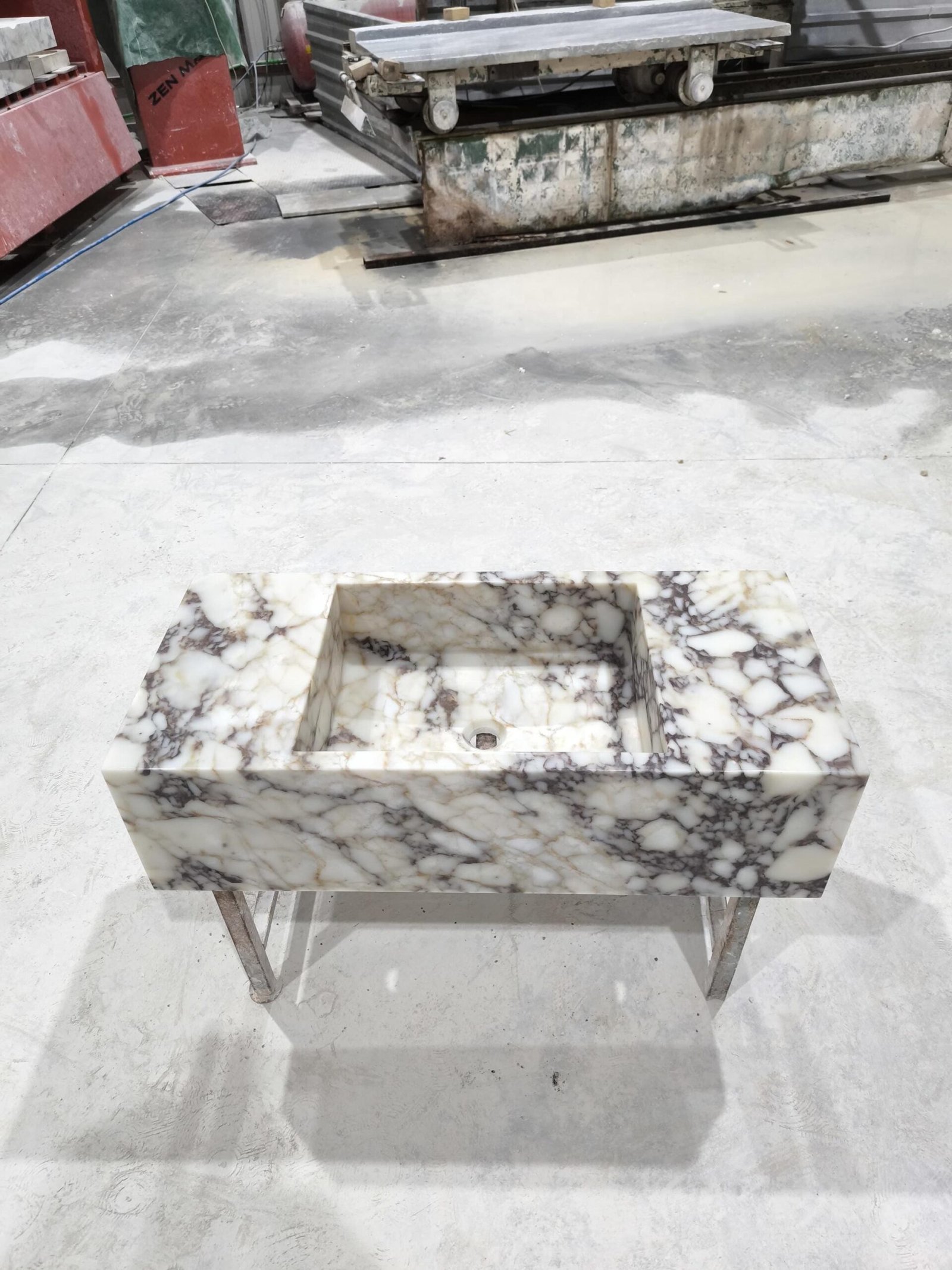 Calacatta Viola Mermer Lavabo – El Yapımı Derin Dikdörtgen Banyo Lavabosu (16x36x10”) - Görsel 5