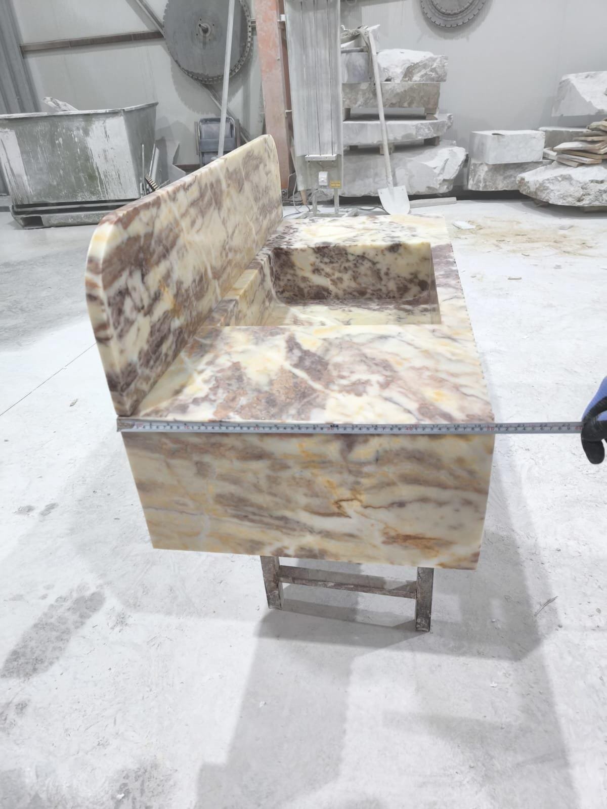 Calacatta Viola Mermer Lavabo – Sırt Panelli El Yapımı Lüks Banyo Tezgahı - Görsel 7