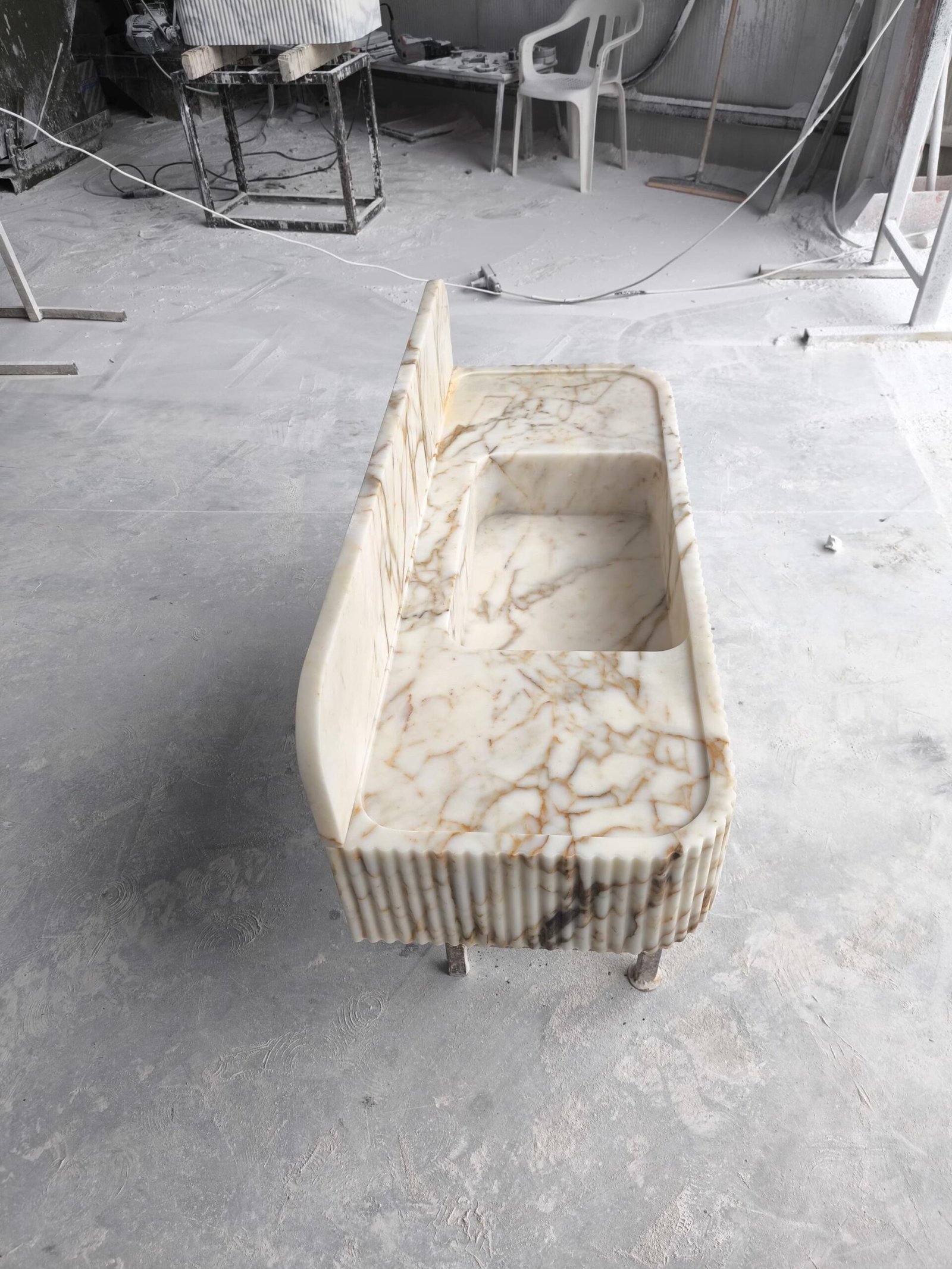 Calacatta Gold Mermer Lavabo – Sırt Panelli El Yapımı Lüks Banyo Tezgahı - Görsel 8