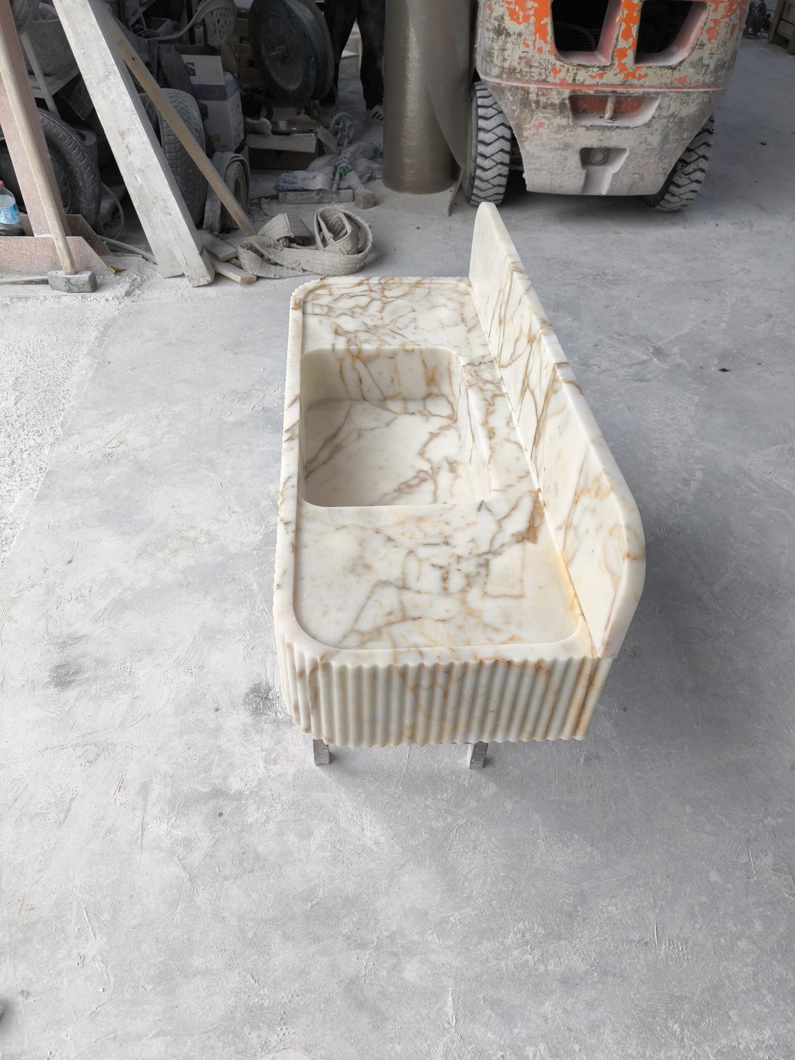 Calacatta Gold Mermer Lavabo – Sırt Panelli El Yapımı Lüks Banyo Tezgahı - Görsel 5