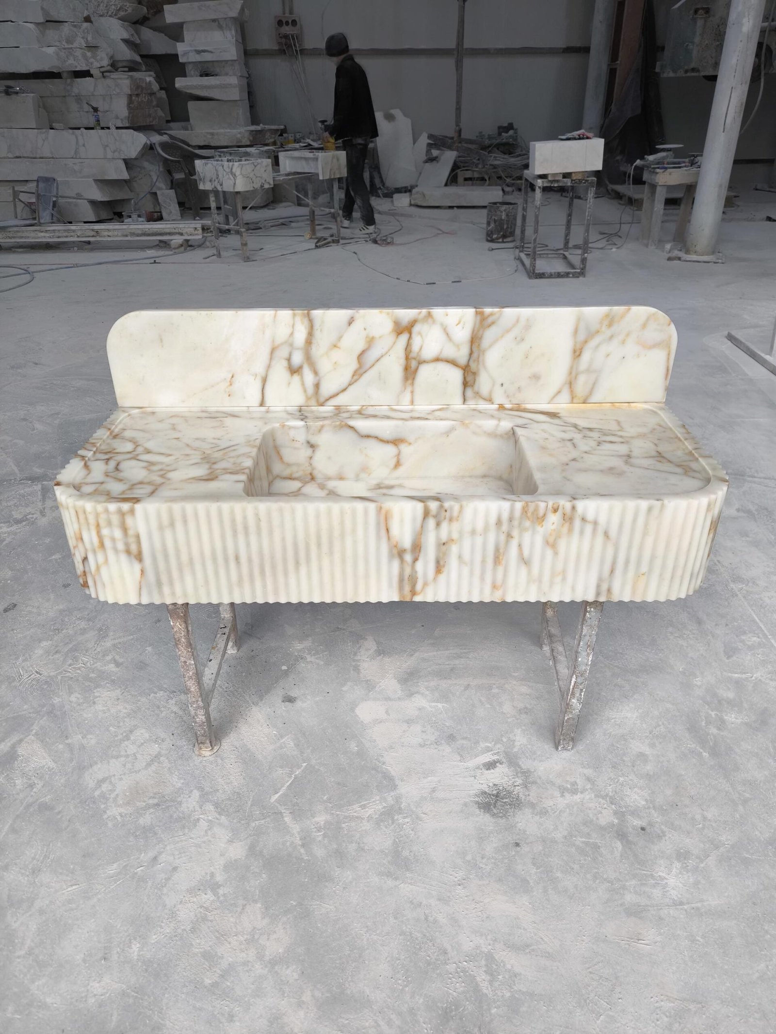 Calacatta Gold Mermer Lavabo – Sırt Panelli El Yapımı Lüks Banyo Tezgahı - Görsel 3