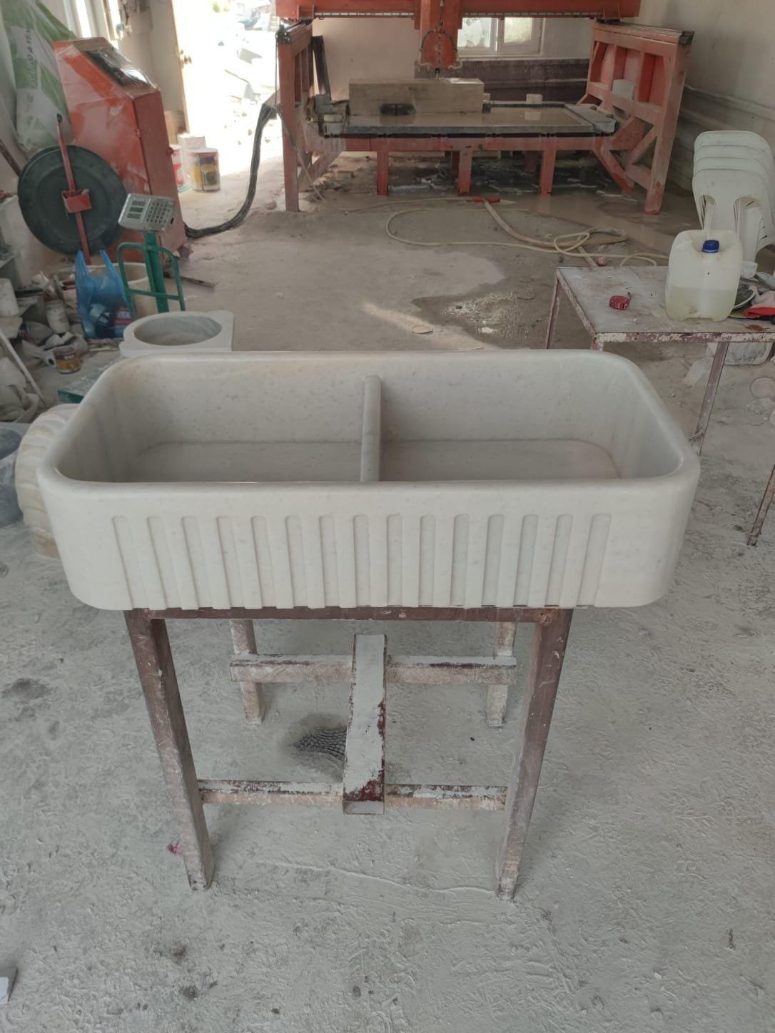 Carrara Mermer Mutfak Evyesi – Çift Hazneli, Ribbed Apron Ön Yüzeyli Farmhouse Sink (36") - Görsel 2