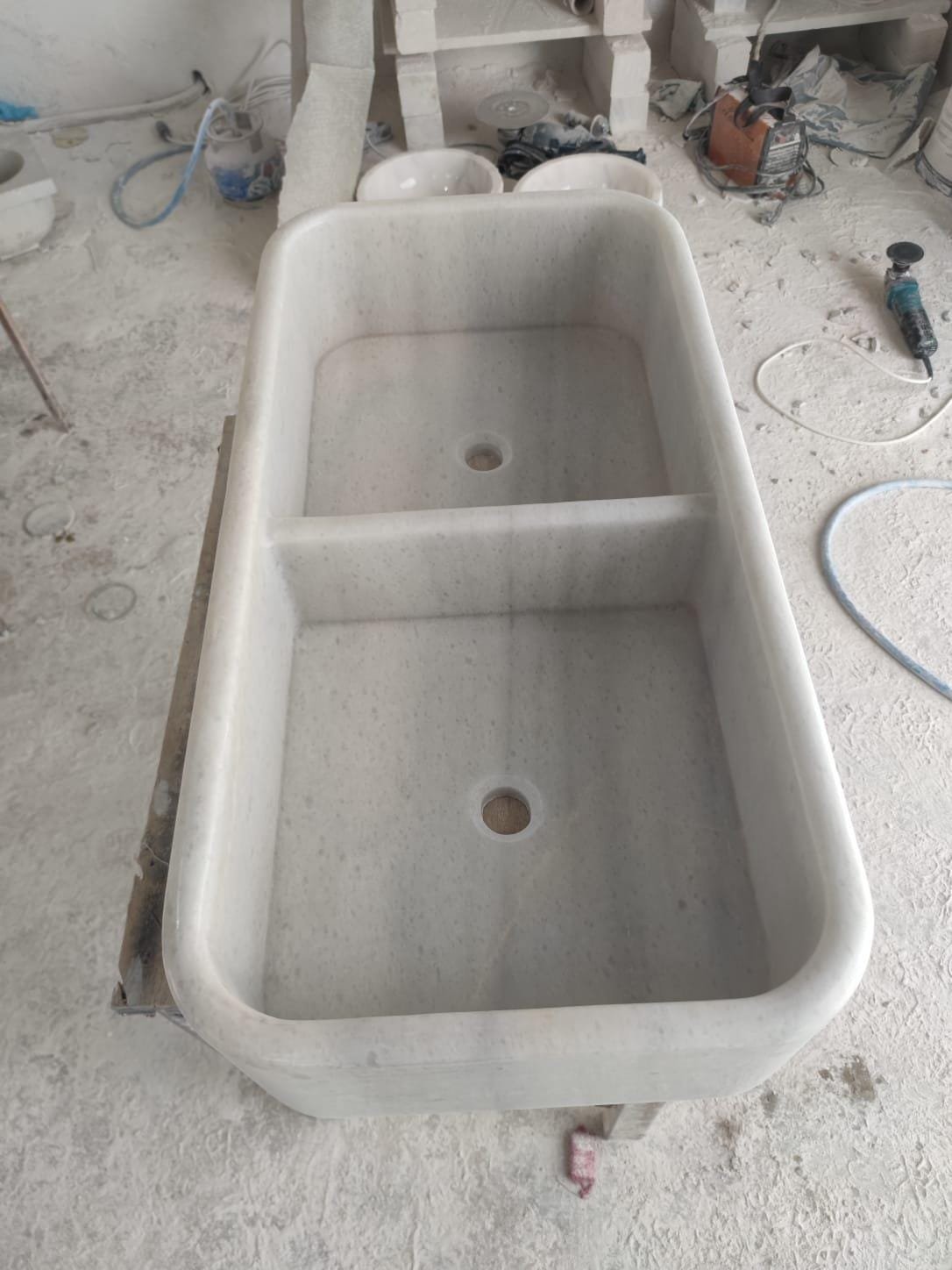 Carrara Mermer Mutfak Evyesi – Çift Hazneli, Ribbed Apron Ön Yüzeyli Farmhouse Sink (36") - Görsel 3