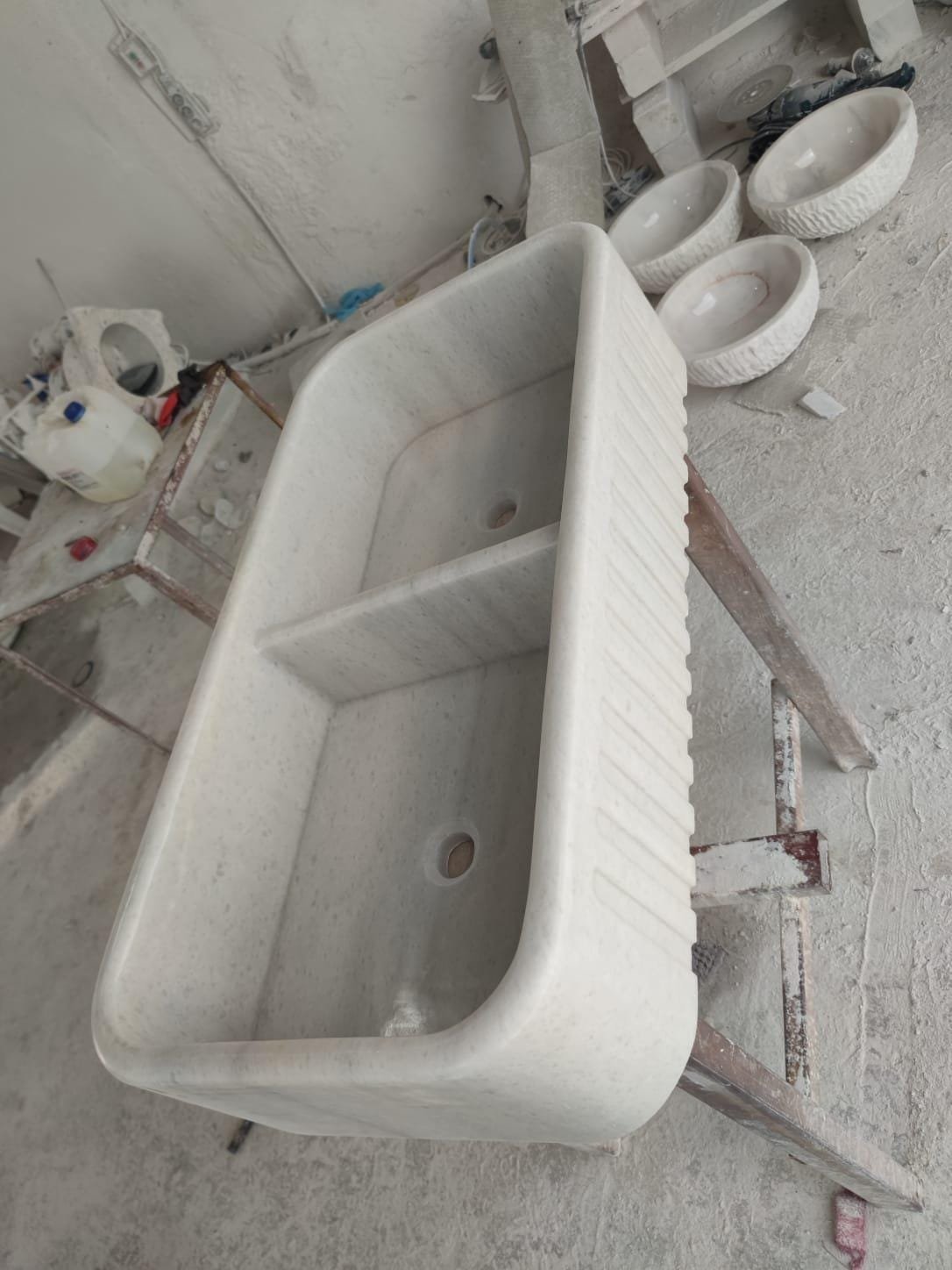 Carrara Mermer Mutfak Evyesi – Çift Hazneli, Ribbed Apron Ön Yüzeyli Farmhouse Sink (36") - Görsel 6