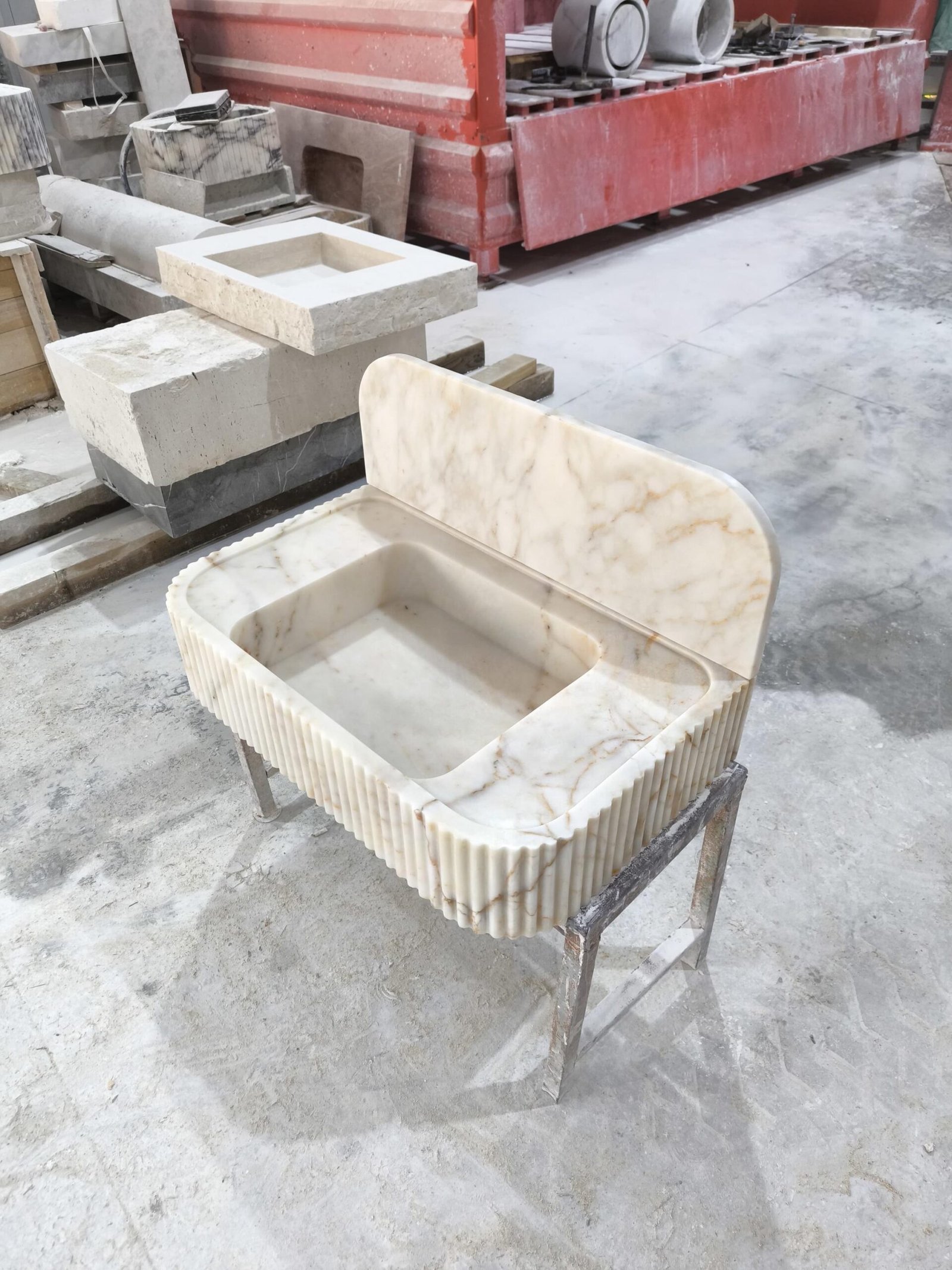 Calacatta Gold Mermer Lavabo – Yivli (Fluted) Backsplash’li El Yapımı Lüks Banyo Tezgahı - Görsel 6