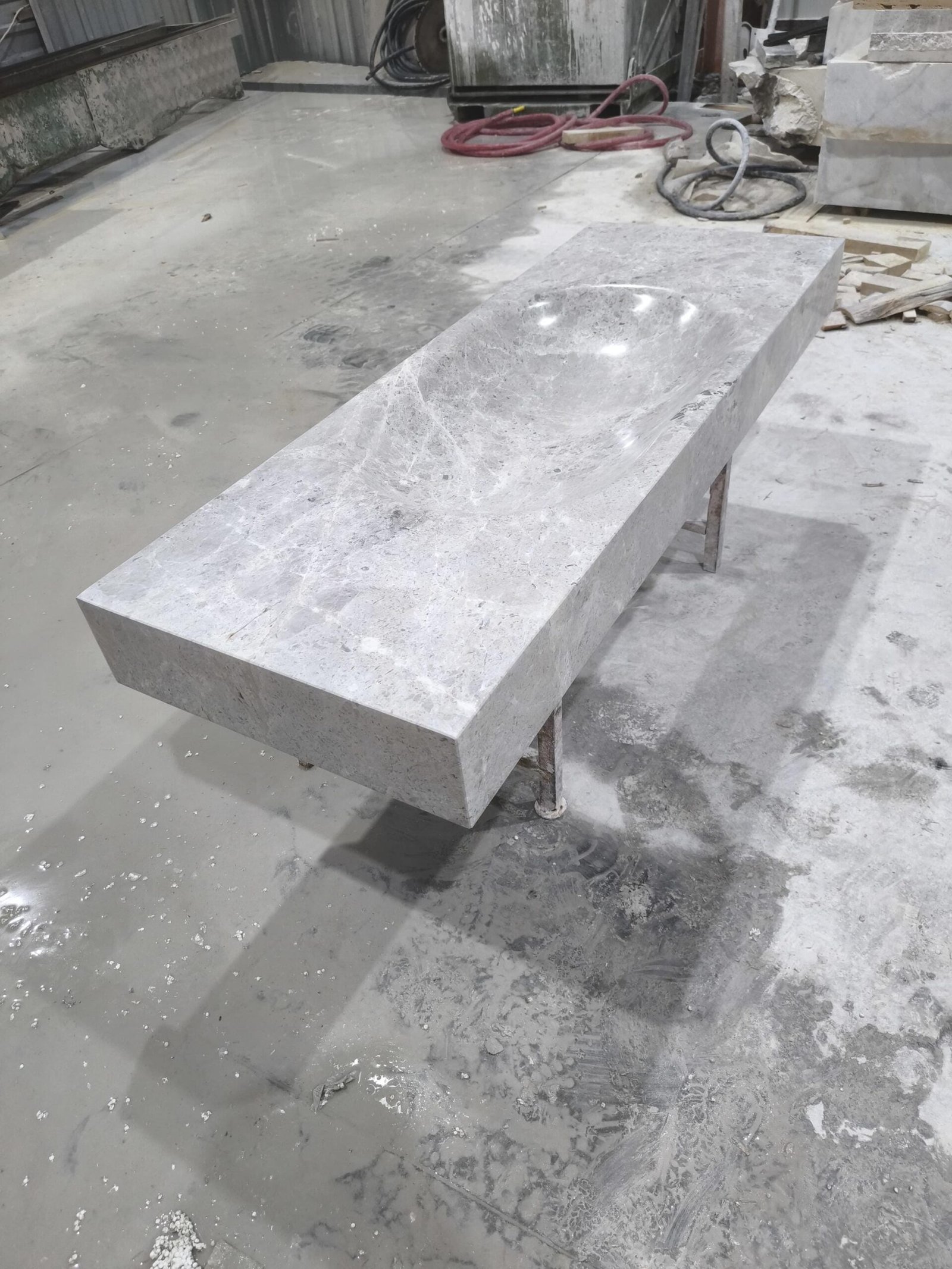 Tundra Grey Mermer Lavabo – 60” Ekstra Geniş Lüks Banyo Tezgahı (El Yapımı)