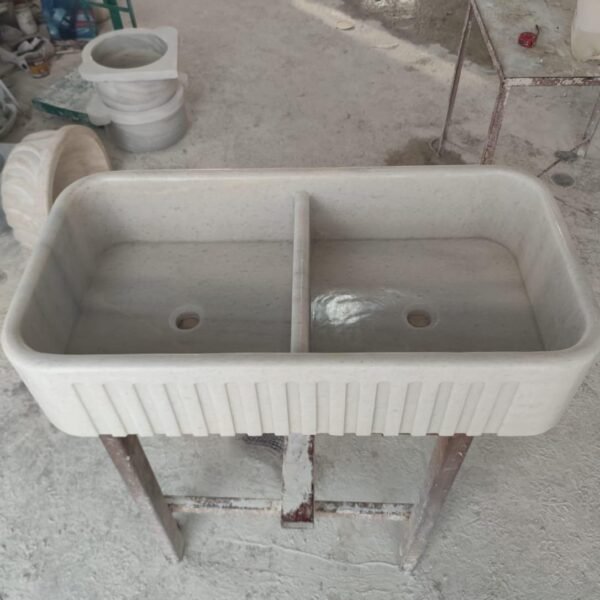 Carrara Mermer Mutfak Evyesi – Çift Hazneli, Ribbed Apron Ön Yüzeyli Farmhouse Sink (36")