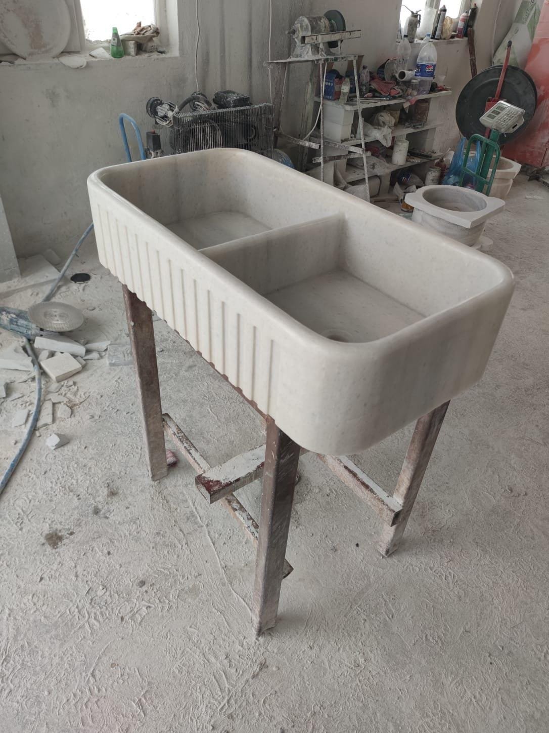 Carrara Mermer Mutfak Evyesi – Çift Hazneli, Ribbed Apron Ön Yüzeyli Farmhouse Sink (36") - Görsel 4