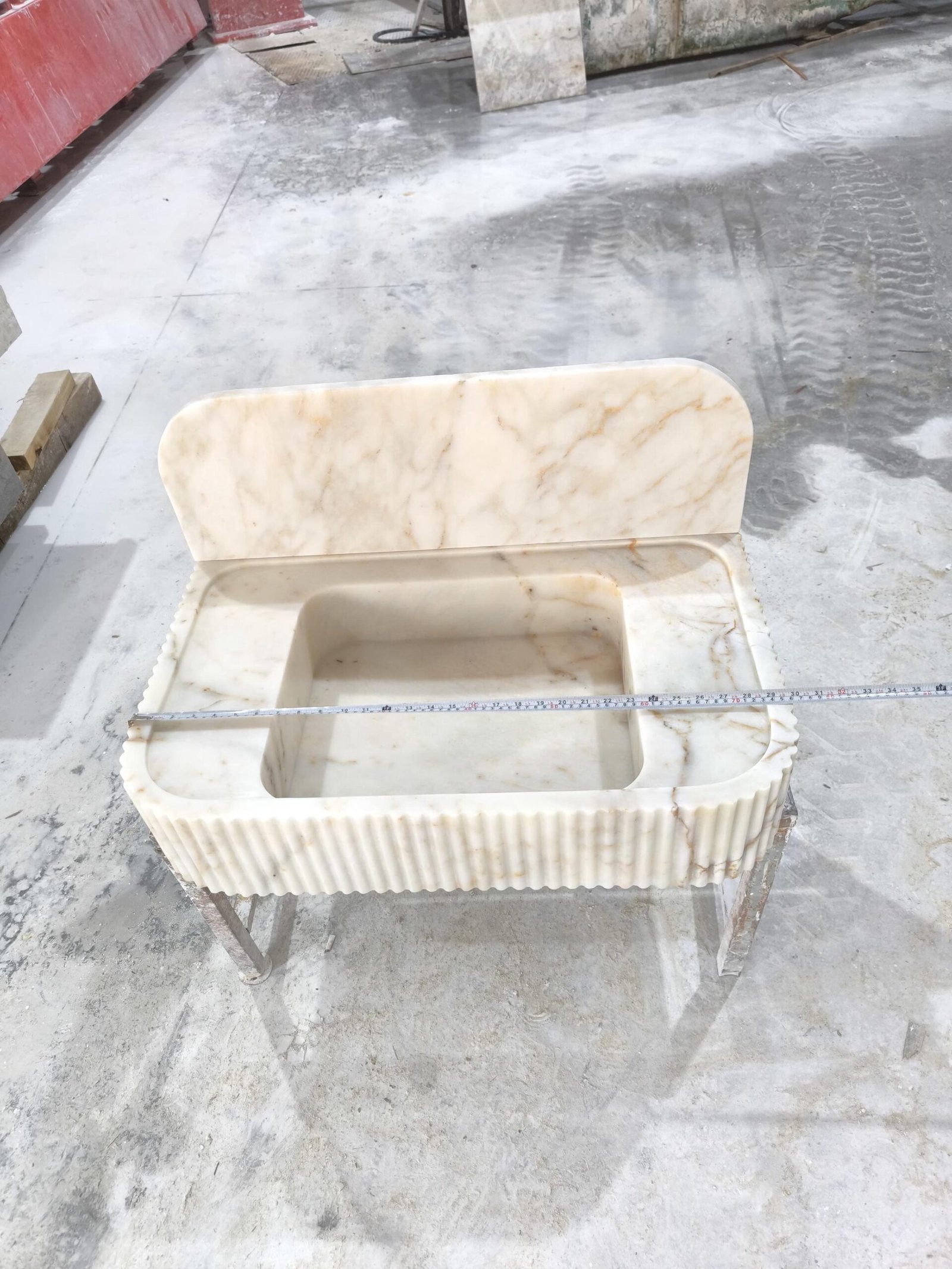 Calacatta Gold Mermer Lavabo – Yivli (Fluted) Backsplash’li El Yapımı Lüks Banyo Tezgahı - Görsel 3