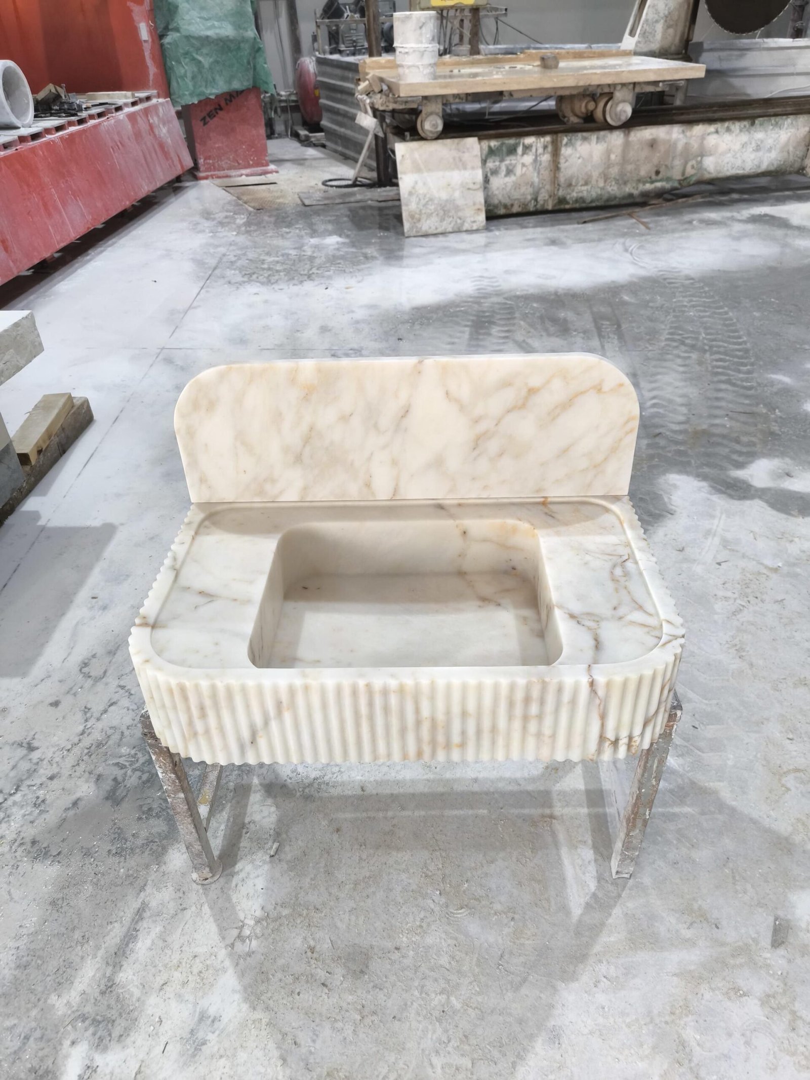 Calacatta Gold Mermer Lavabo – Yivli (Fluted) Backsplash’li El Yapımı Lüks Banyo Tezgahı - Görsel 8