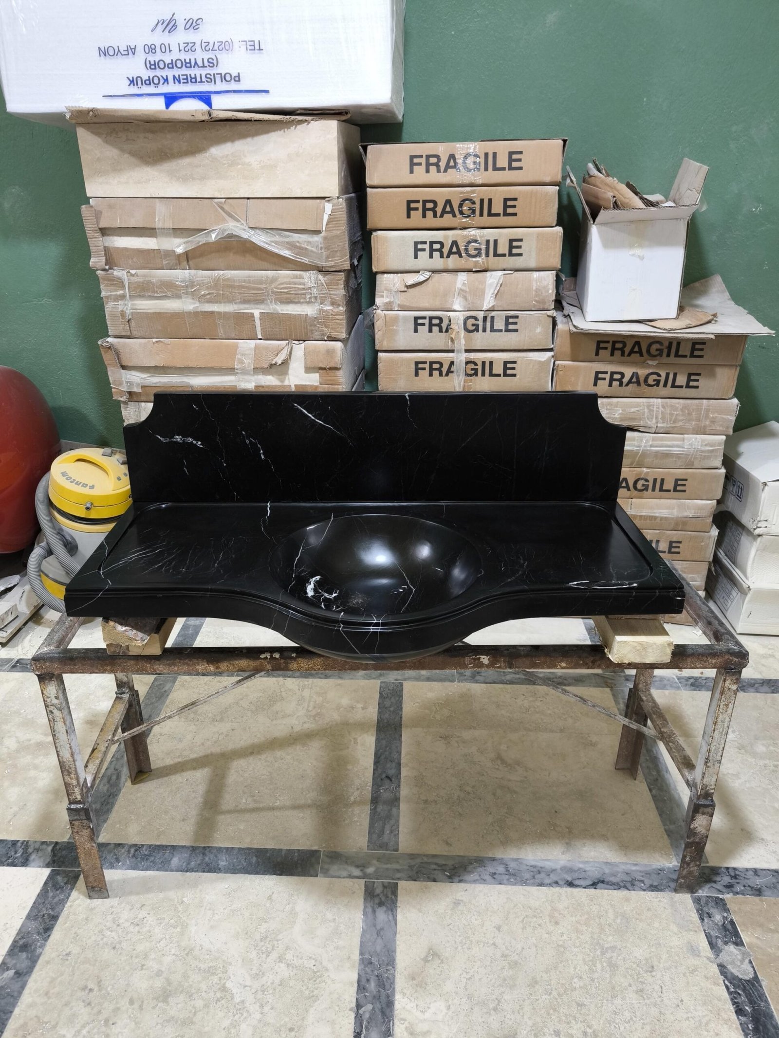 Nero Marquina Mermer Lavabo – Kavisli Ön Yüzeyli Sırt Panelli Siyah Lüks Banyo Tezgahı - Görsel 4