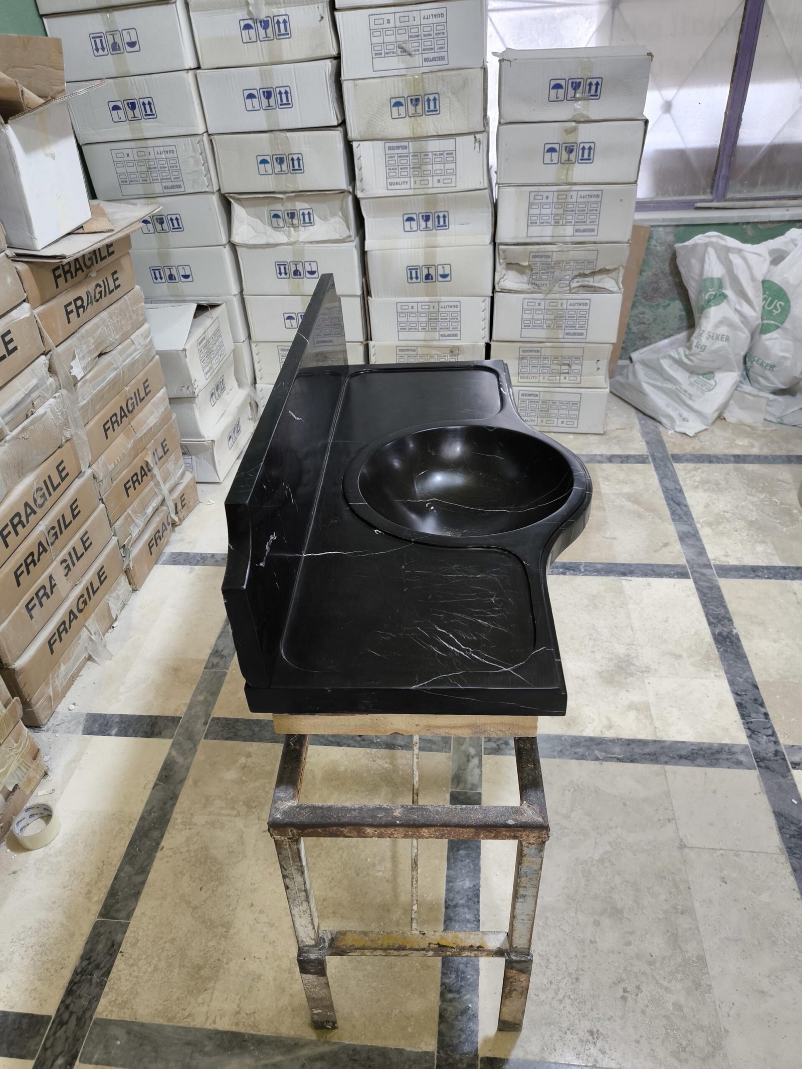 Nero Marquina Mermer Lavabo – Kavisli Ön Yüzeyli Sırt Panelli Siyah Lüks Banyo Tezgahı - Görsel 8