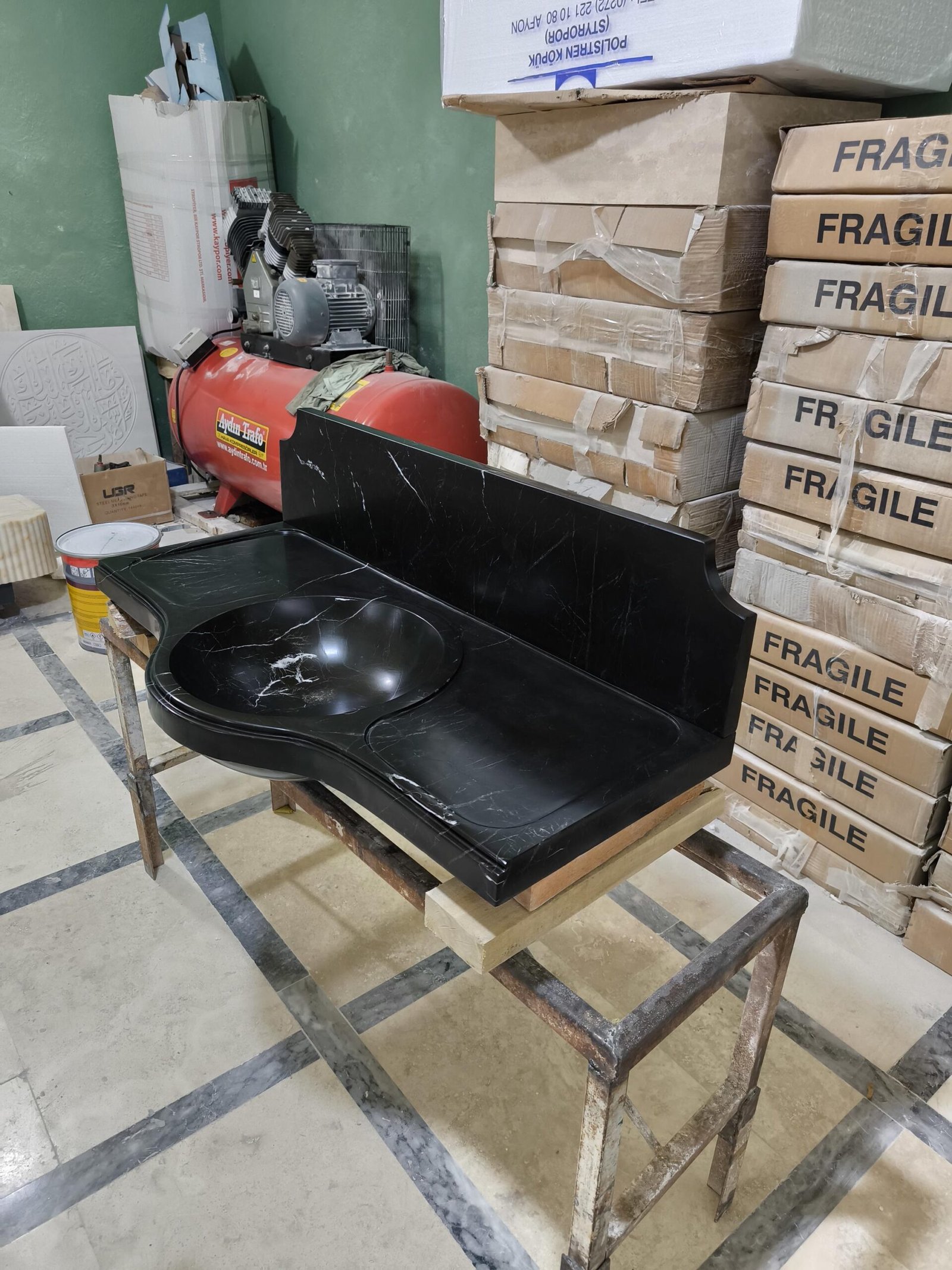 Nero Marquina Mermer Lavabo – Kavisli Ön Yüzeyli Sırt Panelli Siyah Lüks Banyo Tezgahı - Görsel 5