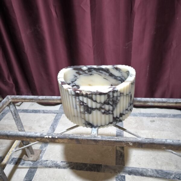 Calacatta Viola Mermer Lavabo – Fluted Yüzeyli Oval El Yapımı Lüks Basin