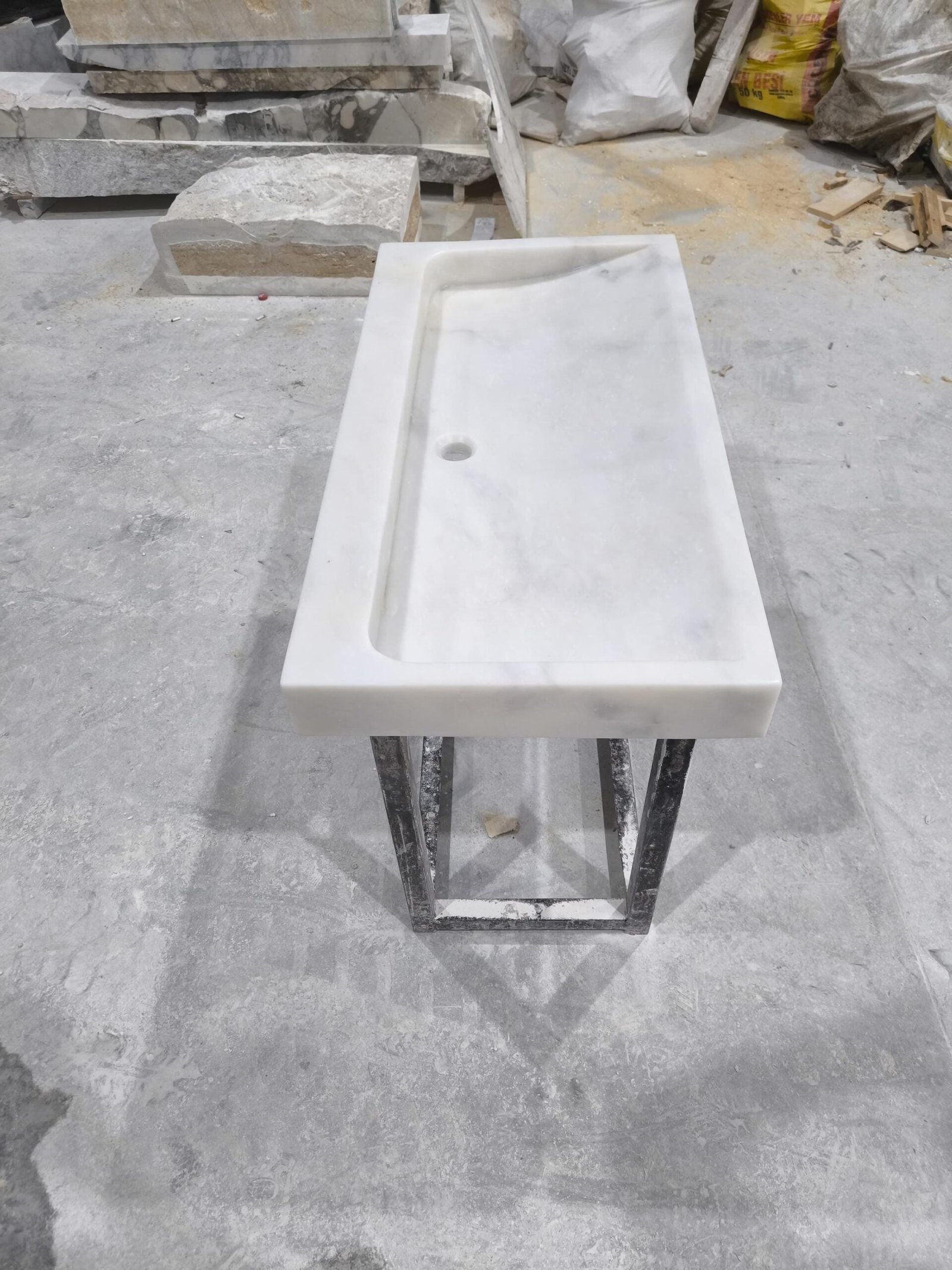El Yapımı Beyaz Mermer Lavabo – Modern Heykelsi Tasarımlı Banyo Tezgah Üstü Lavabo - Görsel 6