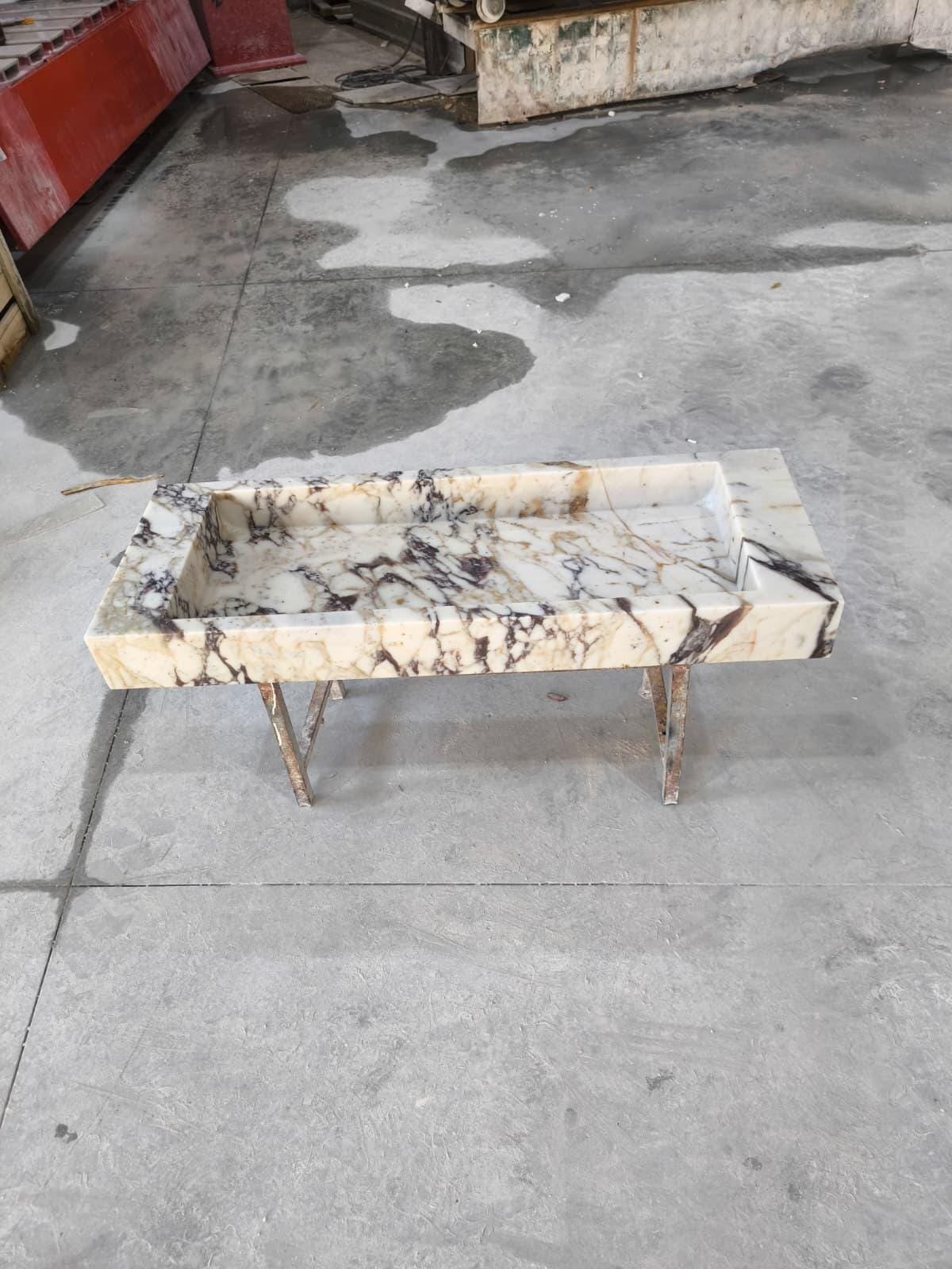 Calacatta Viola Mermer Lavabo – Büyük Boy El Yapımı Lüks Banyo Tezgahı (18x50x5”) - Görsel 3