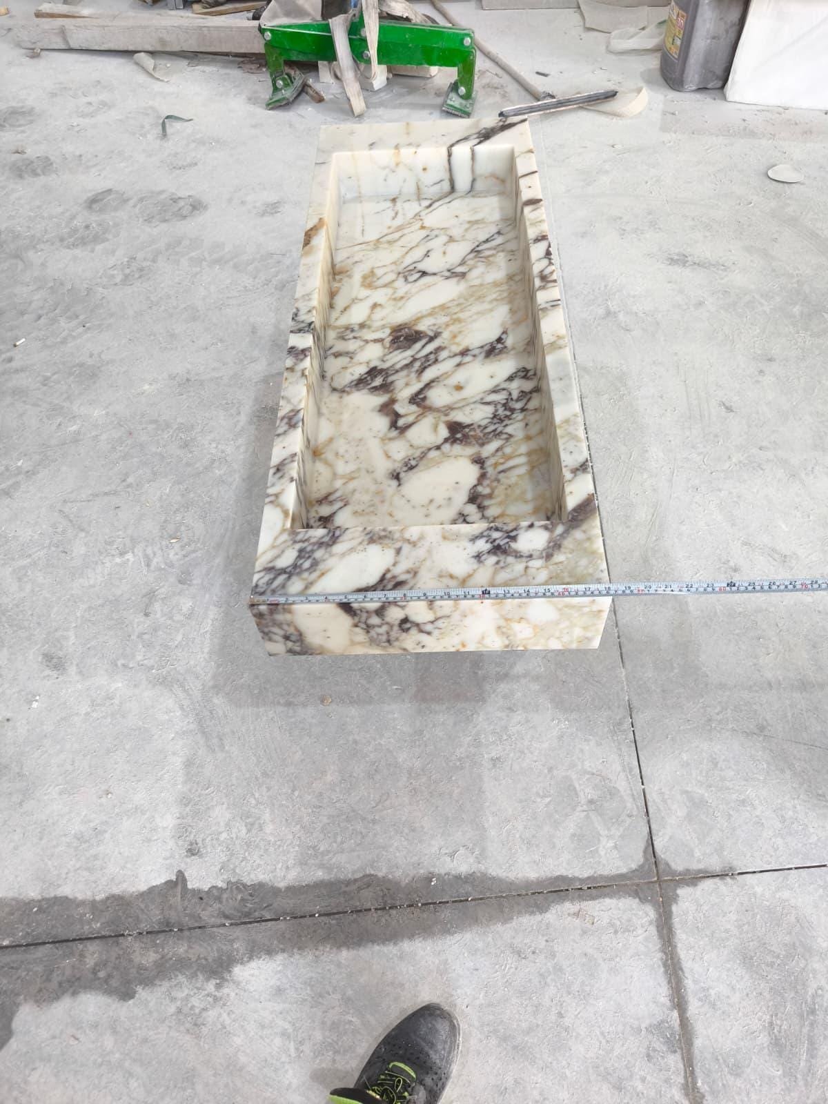 Calacatta Viola Mermer Lavabo – Büyük Boy El Yapımı Lüks Banyo Tezgahı (18x50x5”) - Görsel 8
