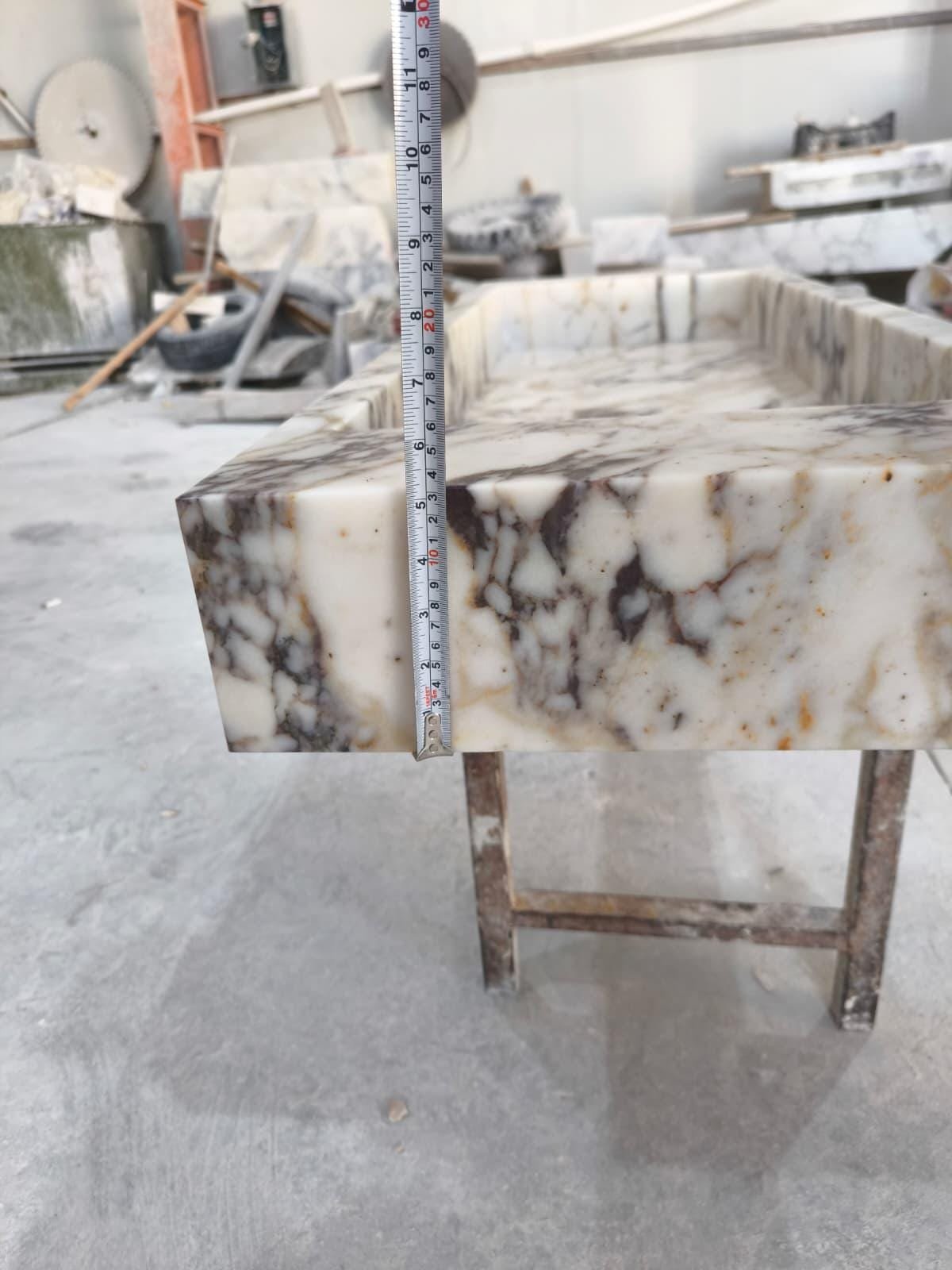 Calacatta Viola Mermer Lavabo – Büyük Boy El Yapımı Lüks Banyo Tezgahı (18x50x5”) - Görsel 9