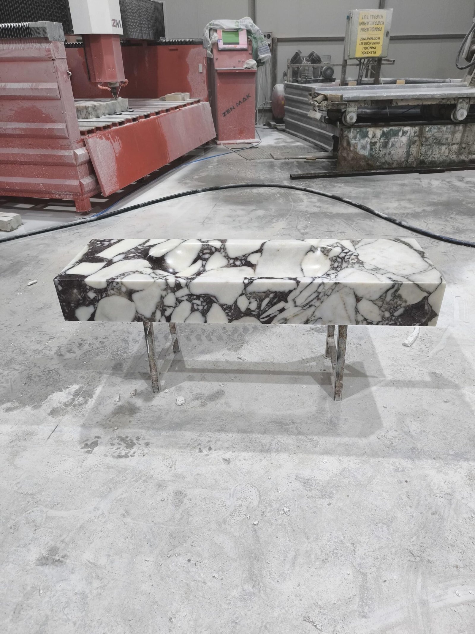 Calacatta Monet Mermer Lavabo – El Yapımı Doğal Taş Banyo Tezgahı (16x55x7”) - Görsel 2