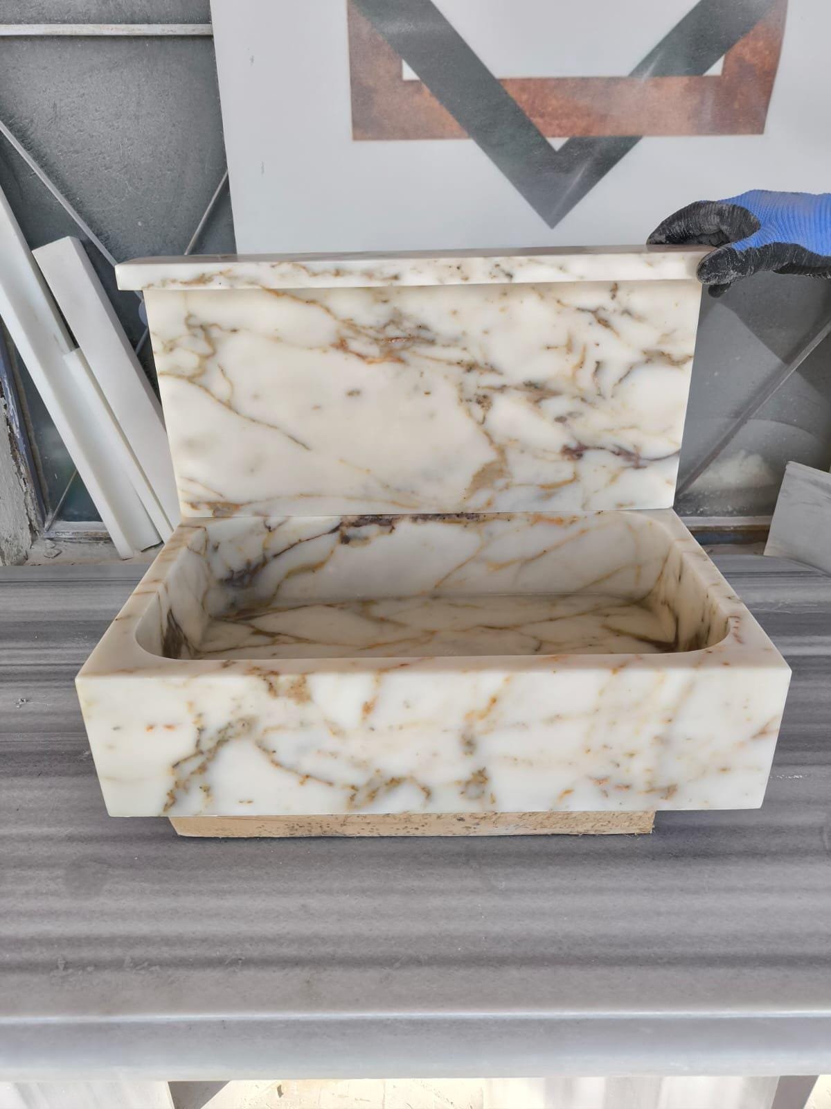 Calacatta Gold Mermer Lavabo – Sırt Panelli El Yapımı İtalyan Banyo Lavabosu - Görsel 2