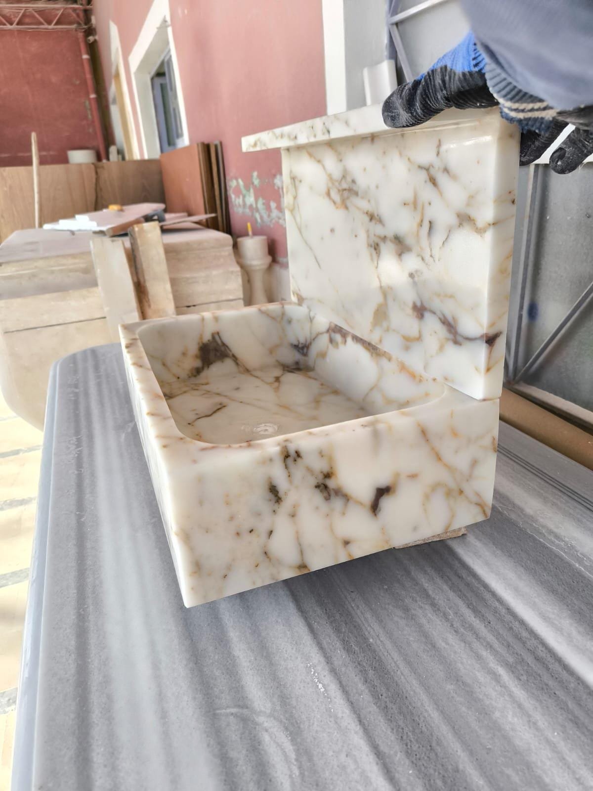 Calacatta Gold Mermer Lavabo – Sırt Panelli El Yapımı İtalyan Banyo Lavabosu - Görsel 7