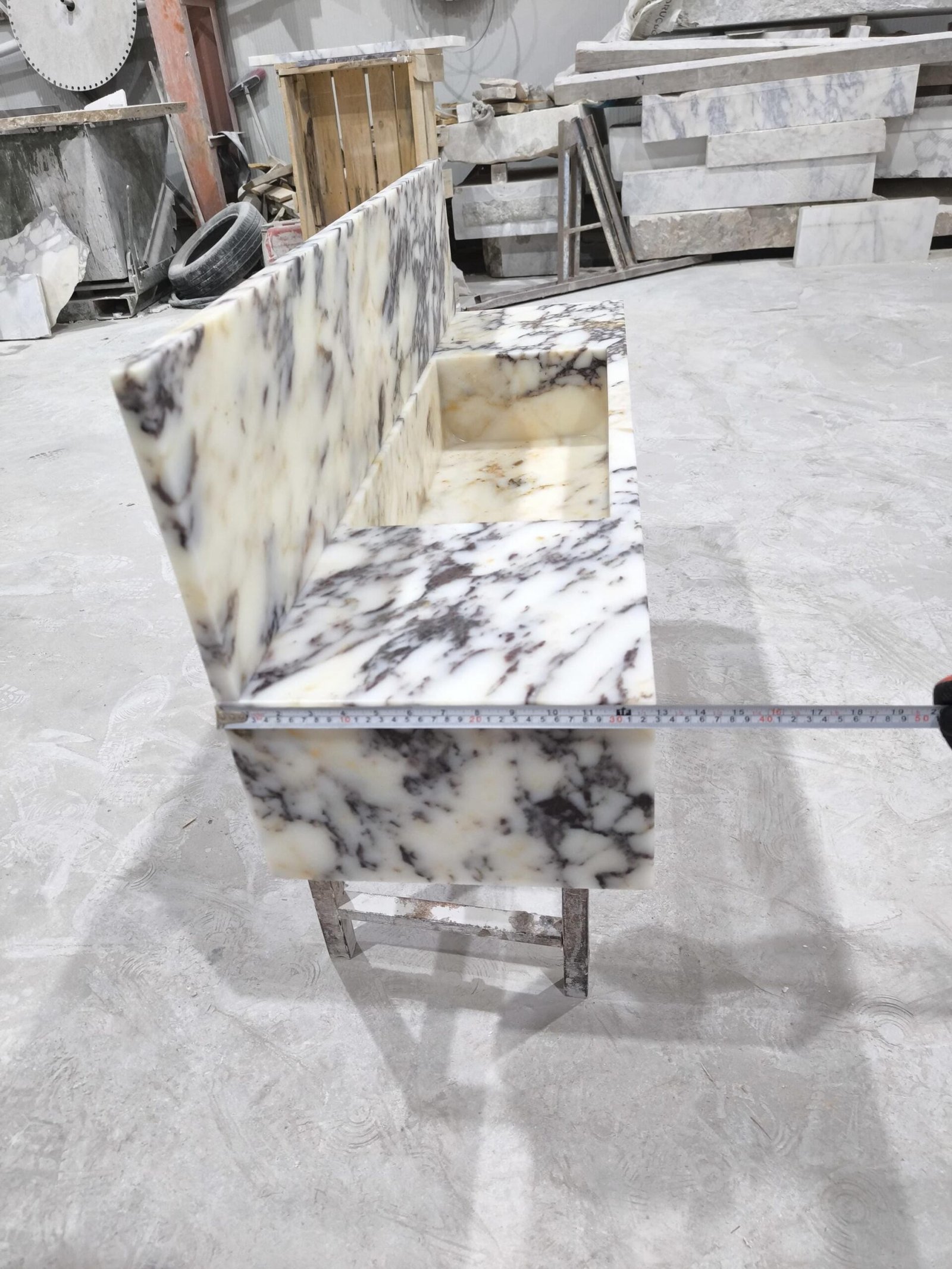 Calacatta Viola Mermer Lavabo – Sırt Panelli Lüks Banyo Tezgahı (13x55x8”) - Görsel 7